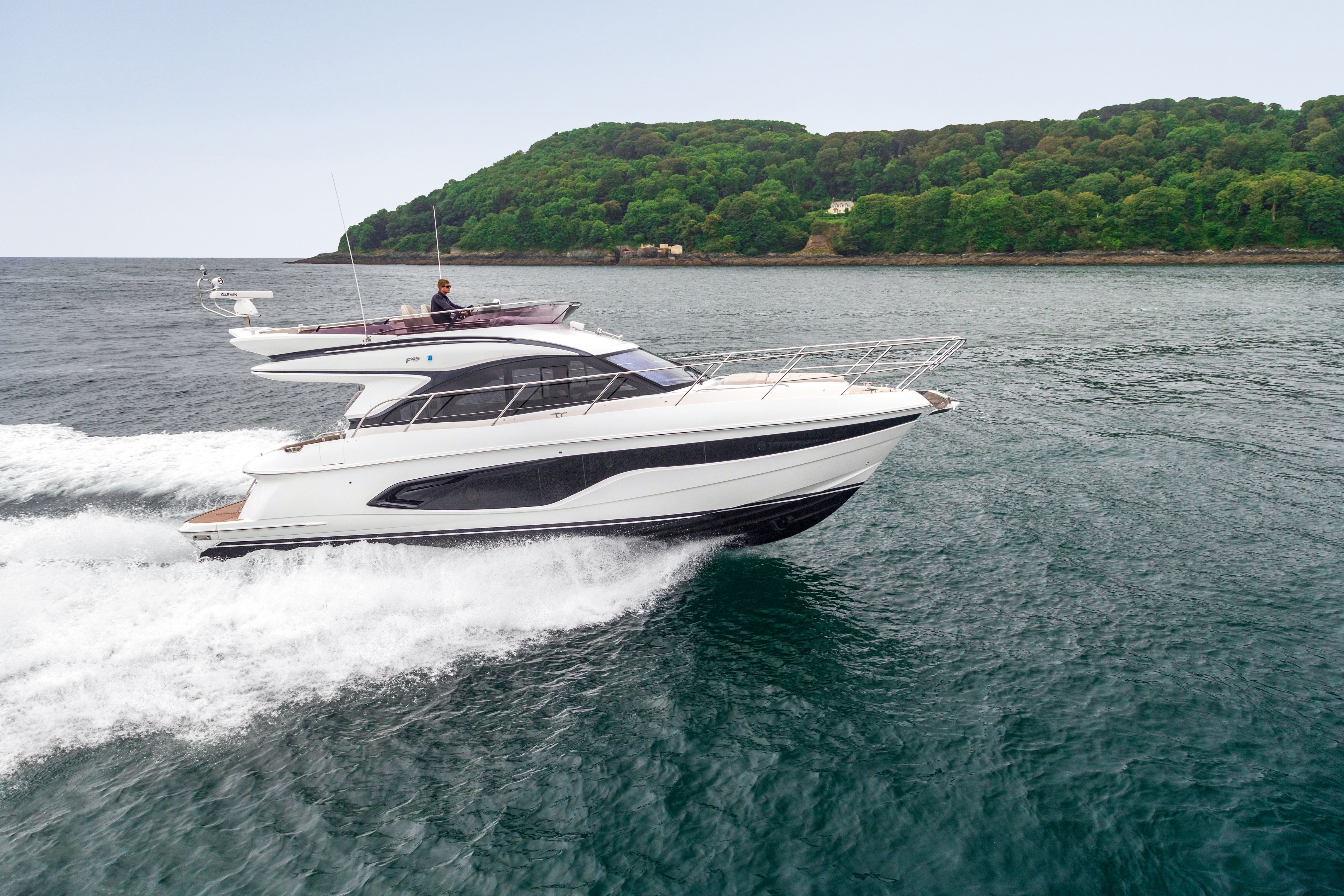F45 Exterior White Hull 02