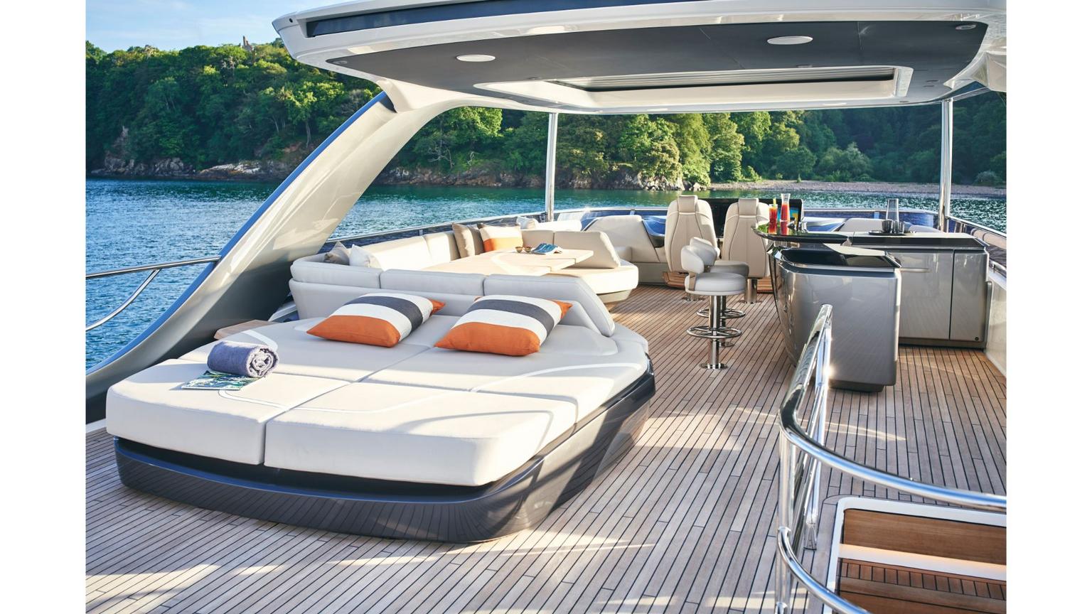 Y85 Exterior Flybridge 2