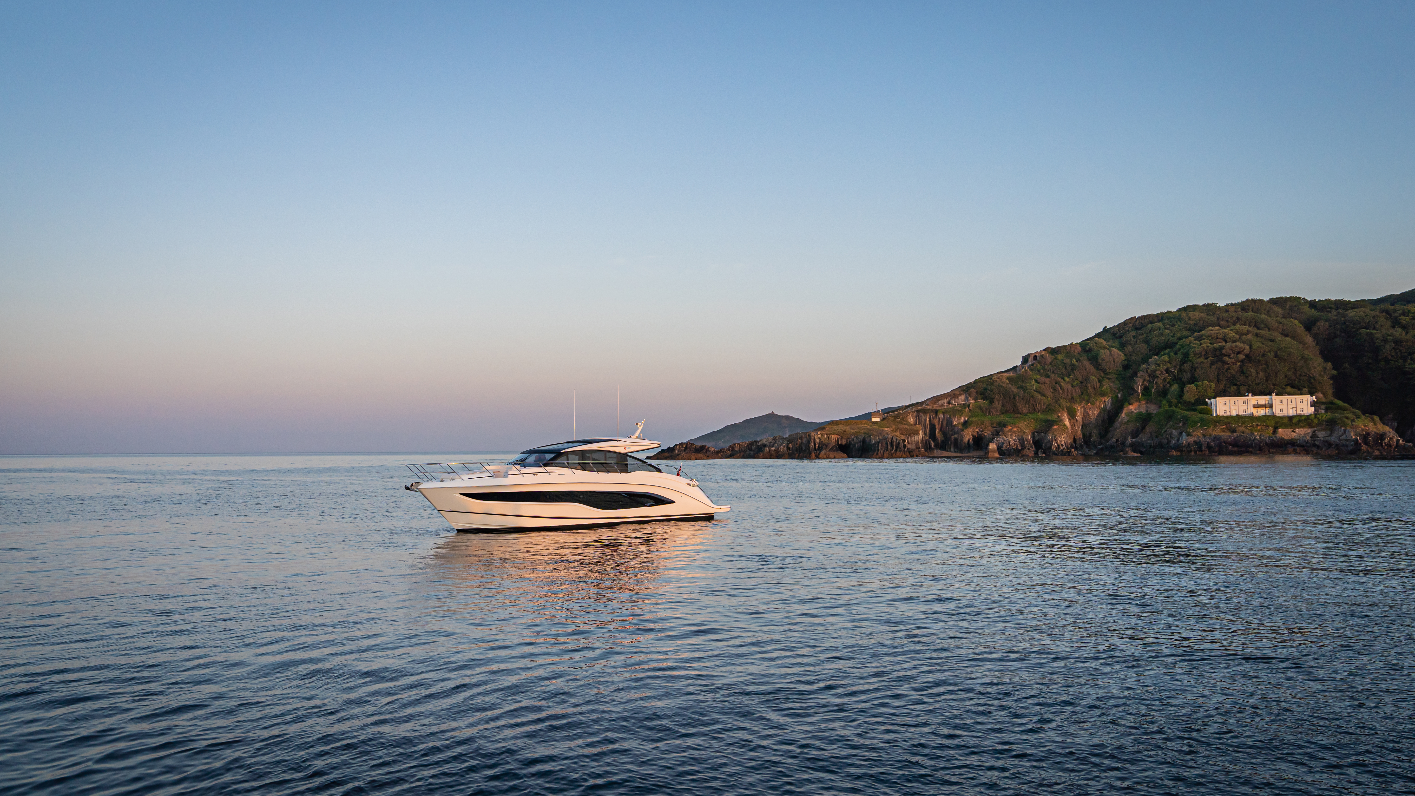 V55 Exterior White Hull 10