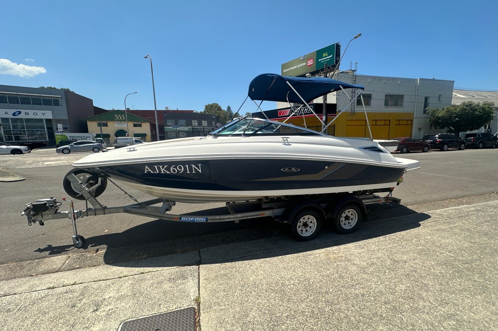 2013 Sea Ray 220 Sundeck