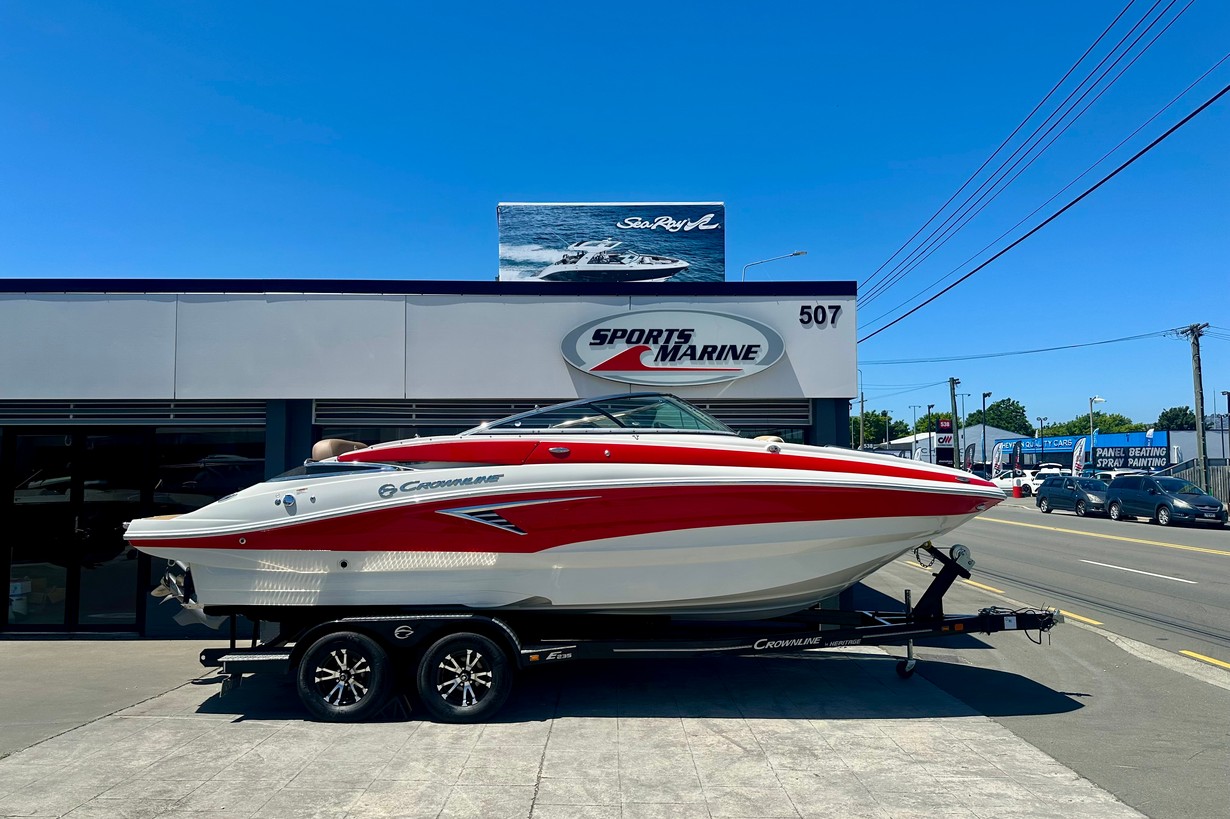 2023 Crownline E235