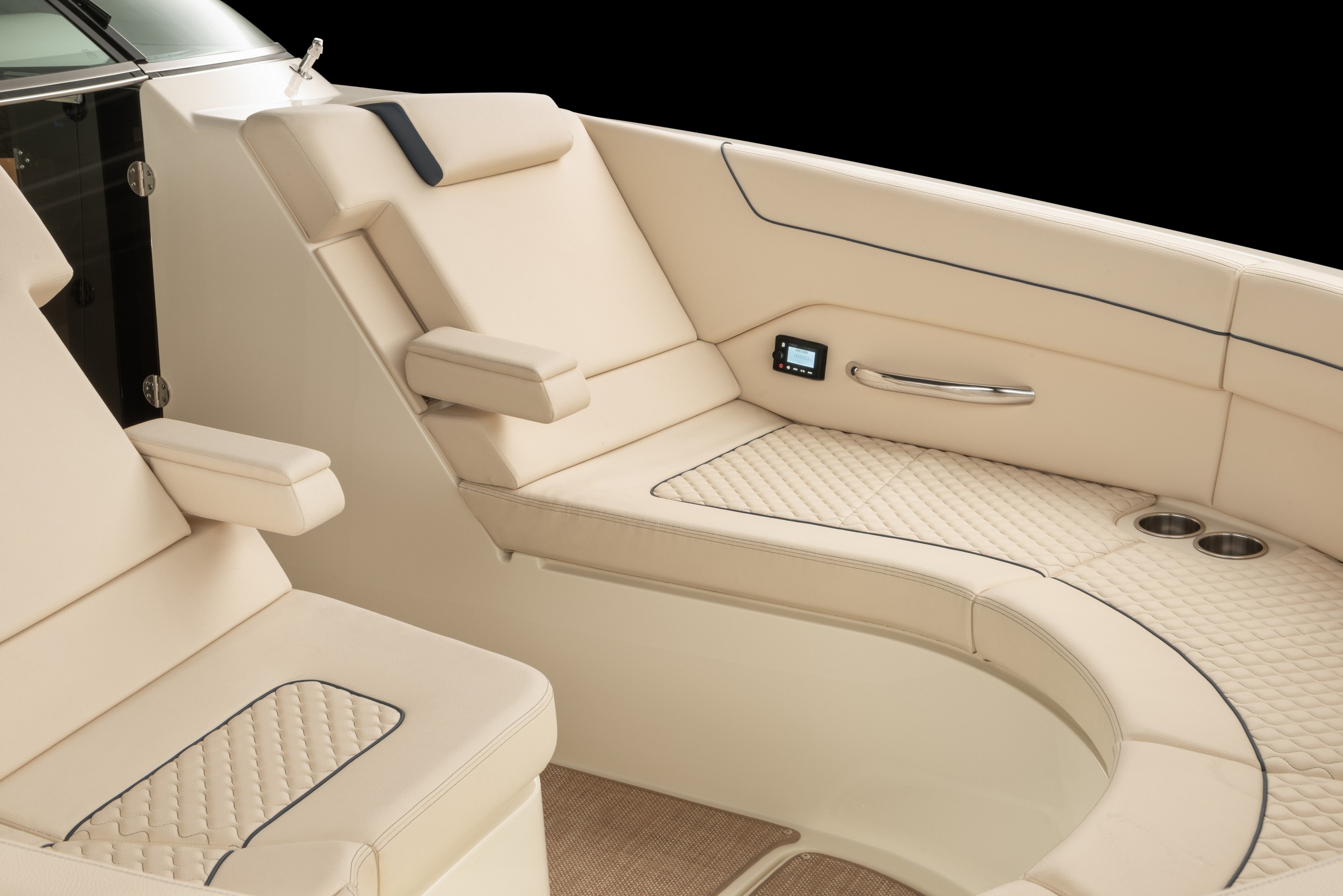 Chris Craft Launch 35 Gt Bow Arm Rest