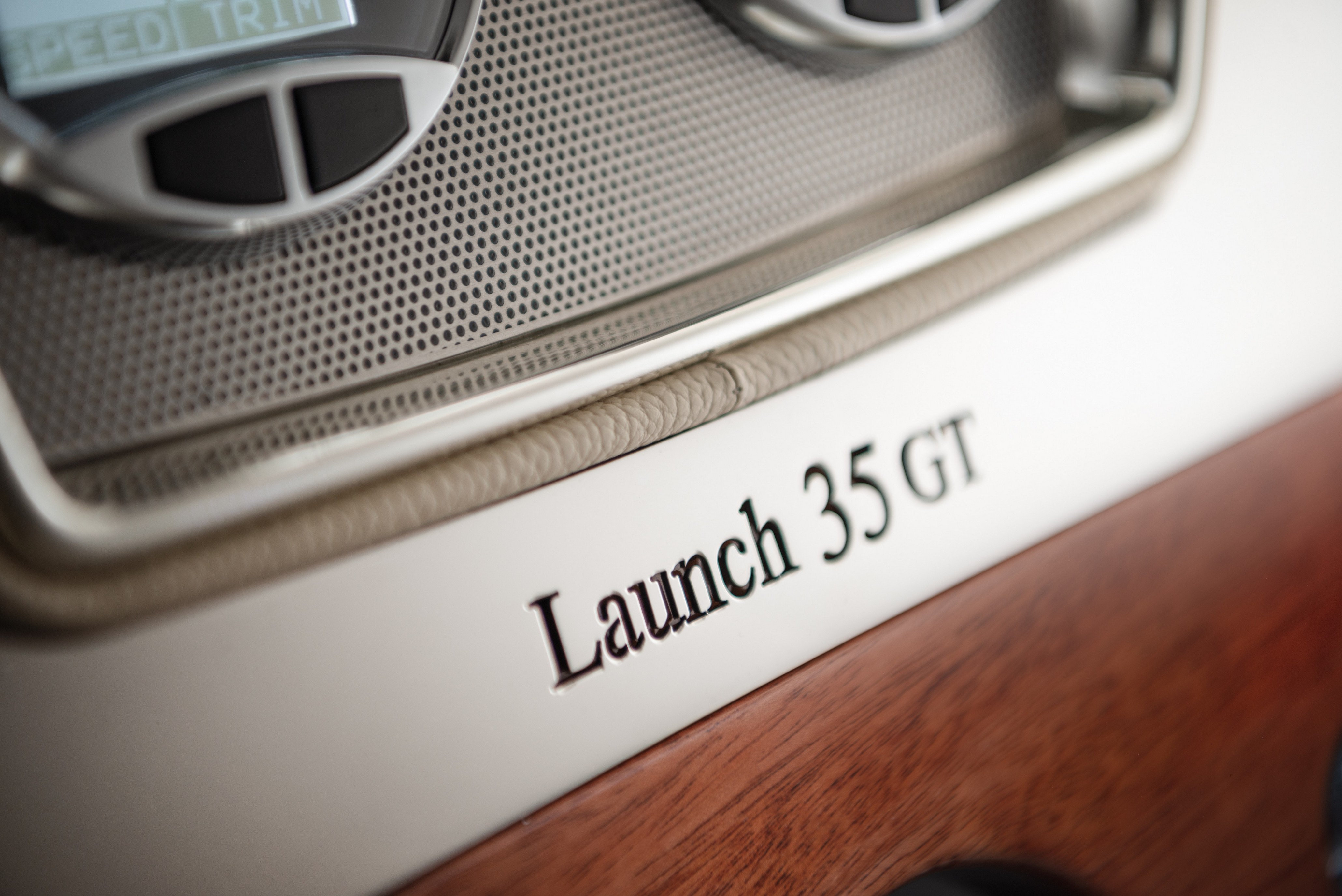 Chris Craft Launch 35 Gt Branding Dash