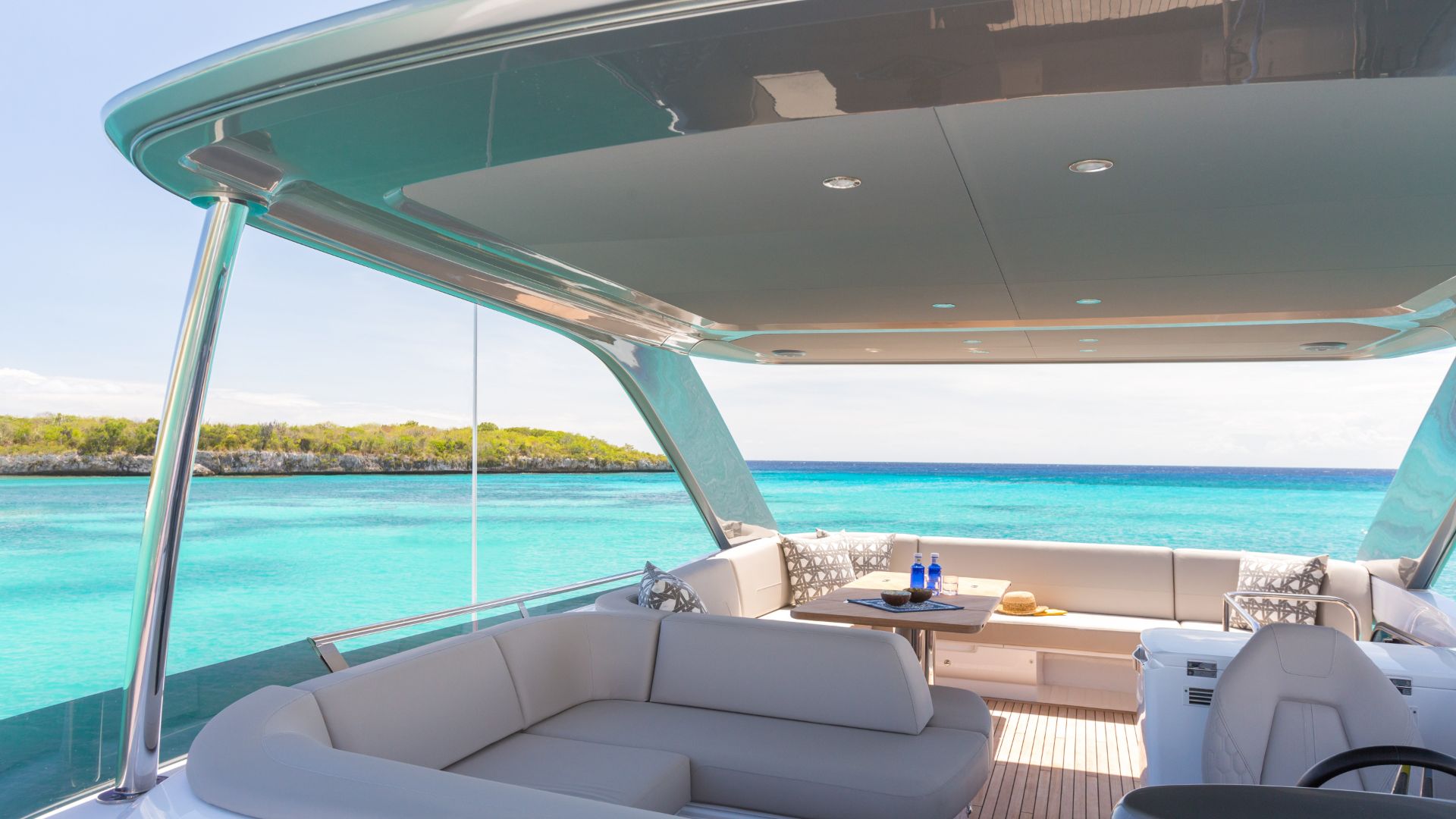 F55 Exterior Flybridge