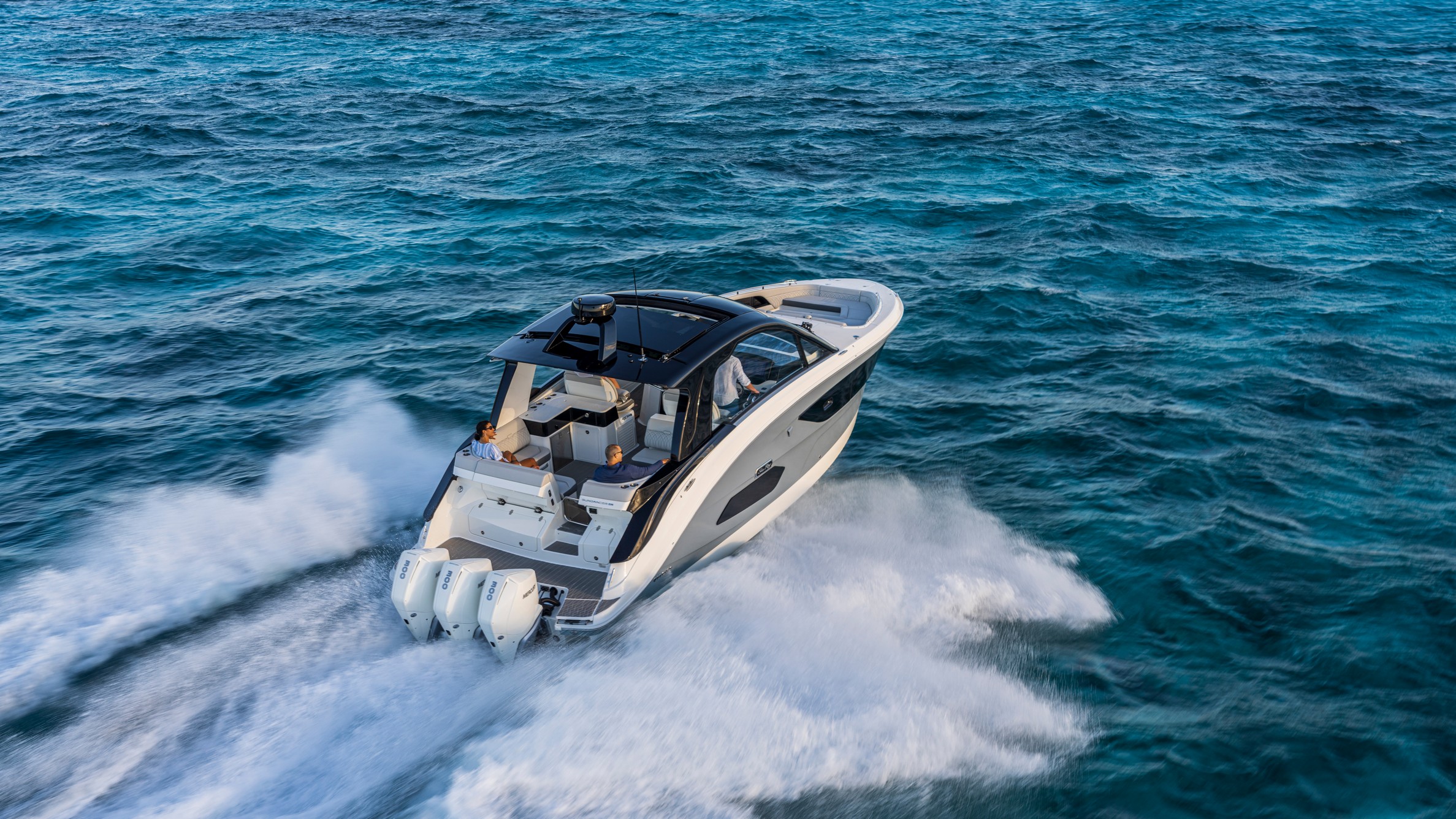 2021 Sundancer 370 Outboard Dao370 Aerial Running Starboard Stern Three Quarter 06996