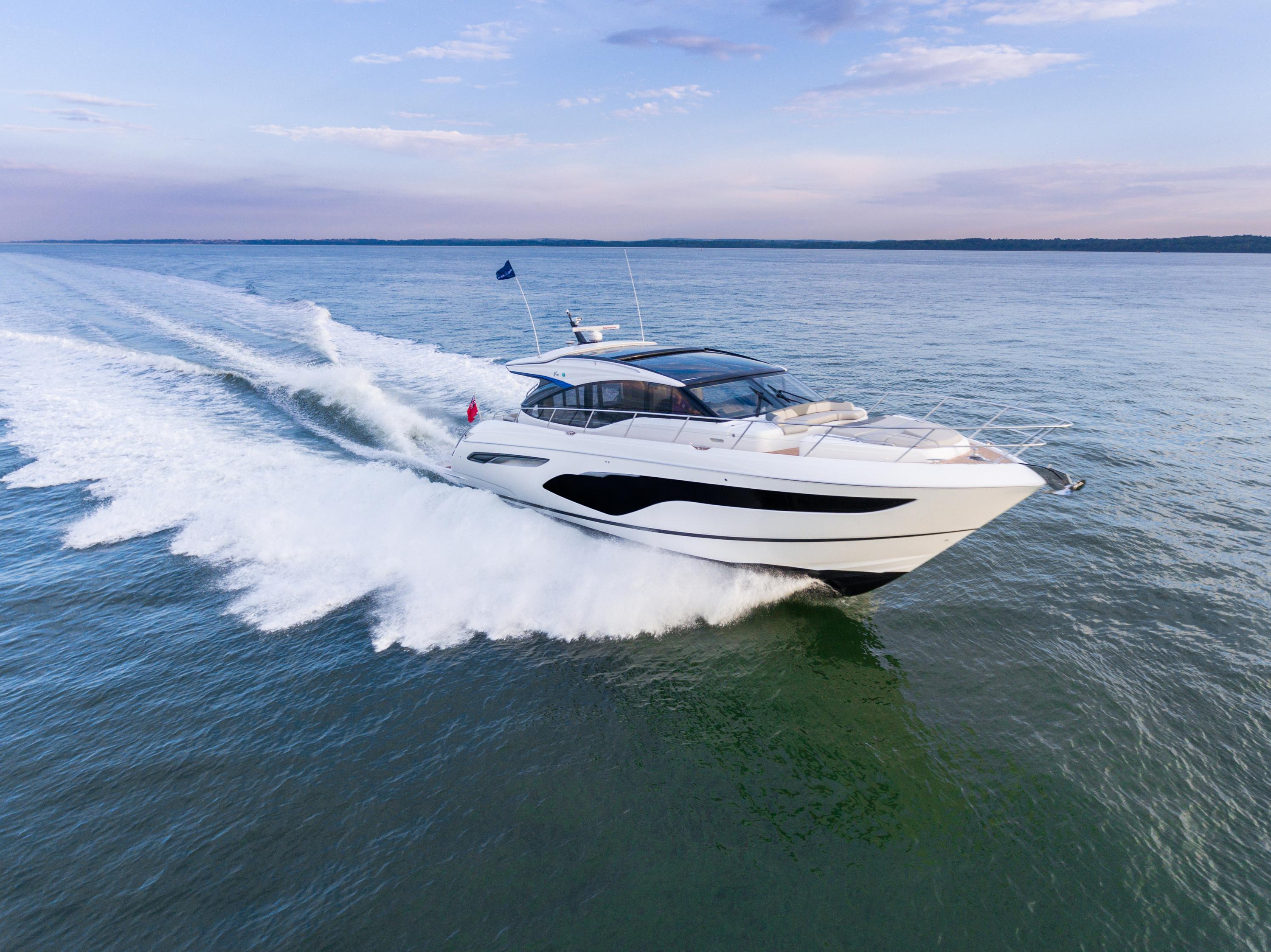V60 Exterior White Hull 2