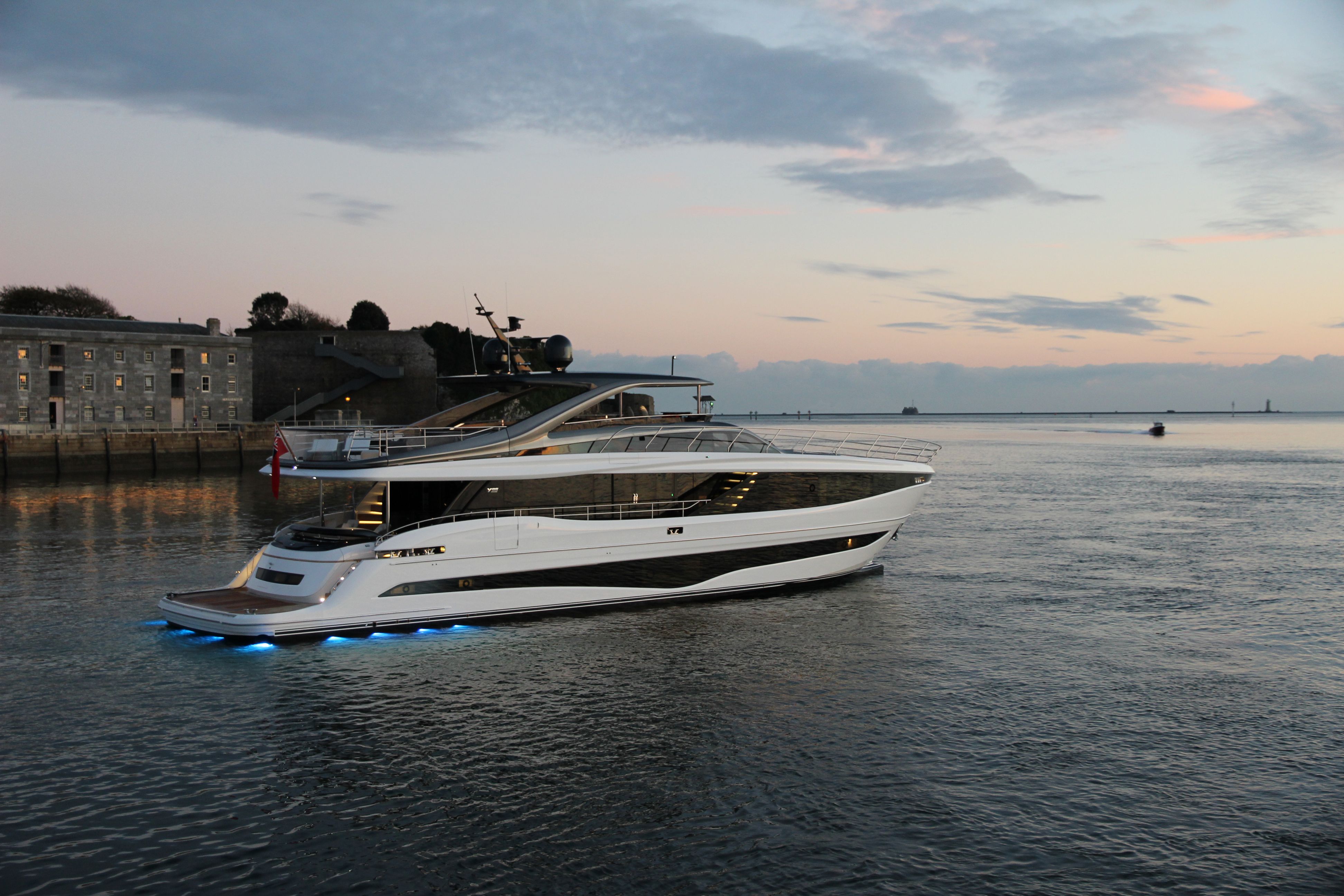 Princess Y95 4