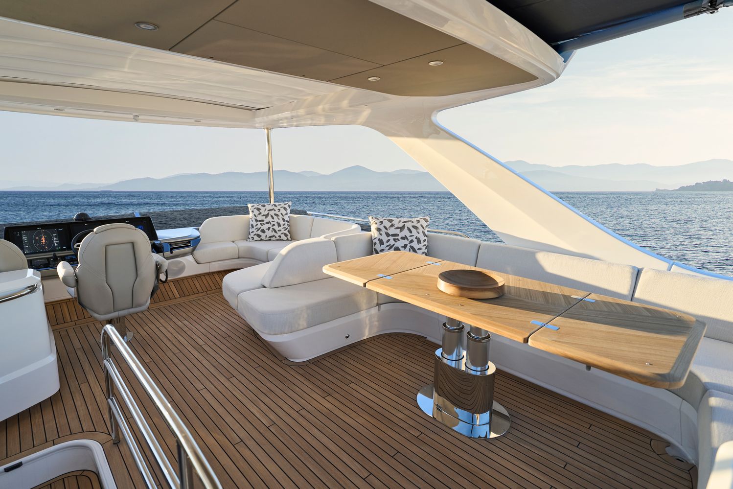 F58 Exterior Flybridge