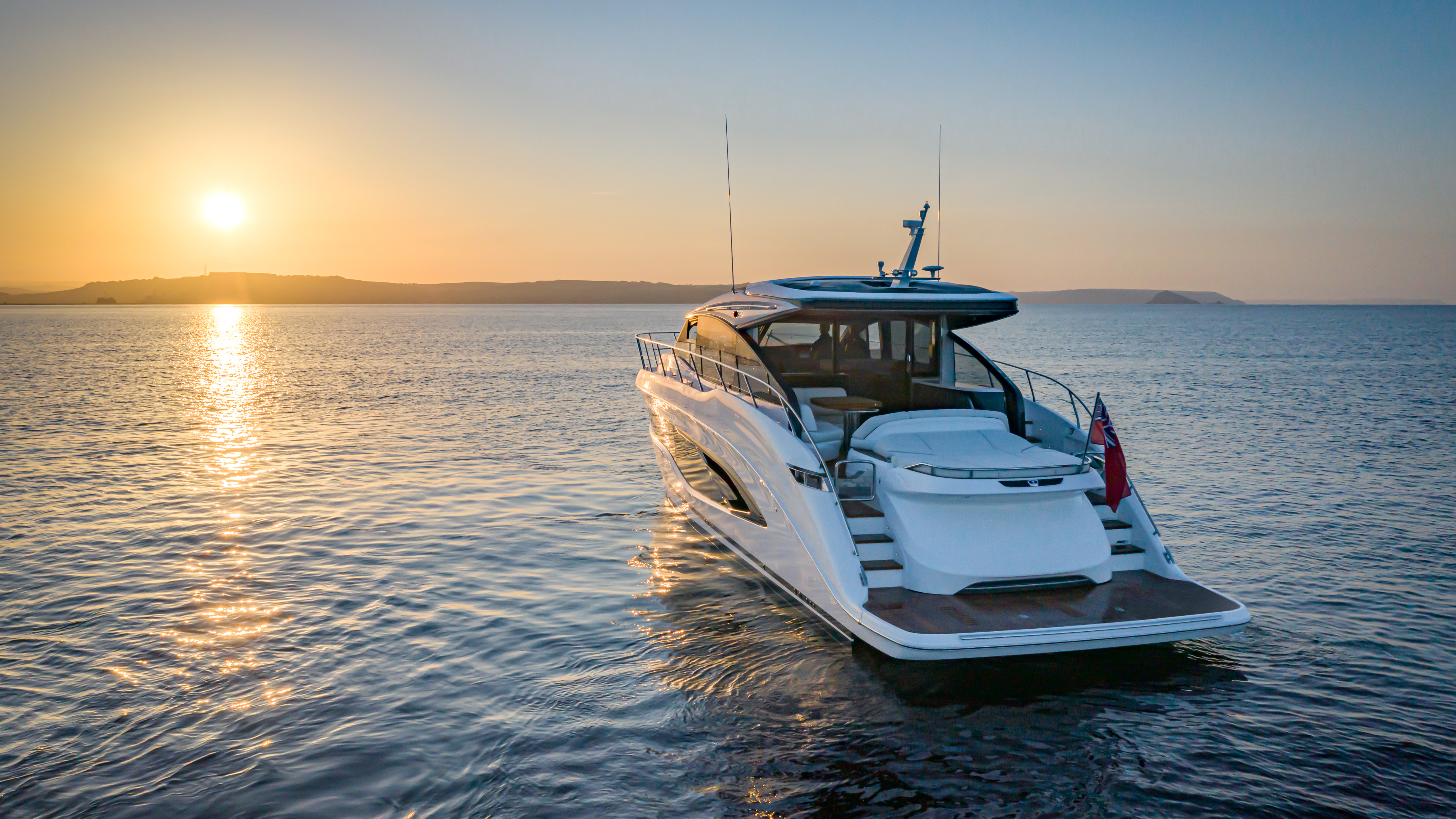 V55 Exterior White Hull 25