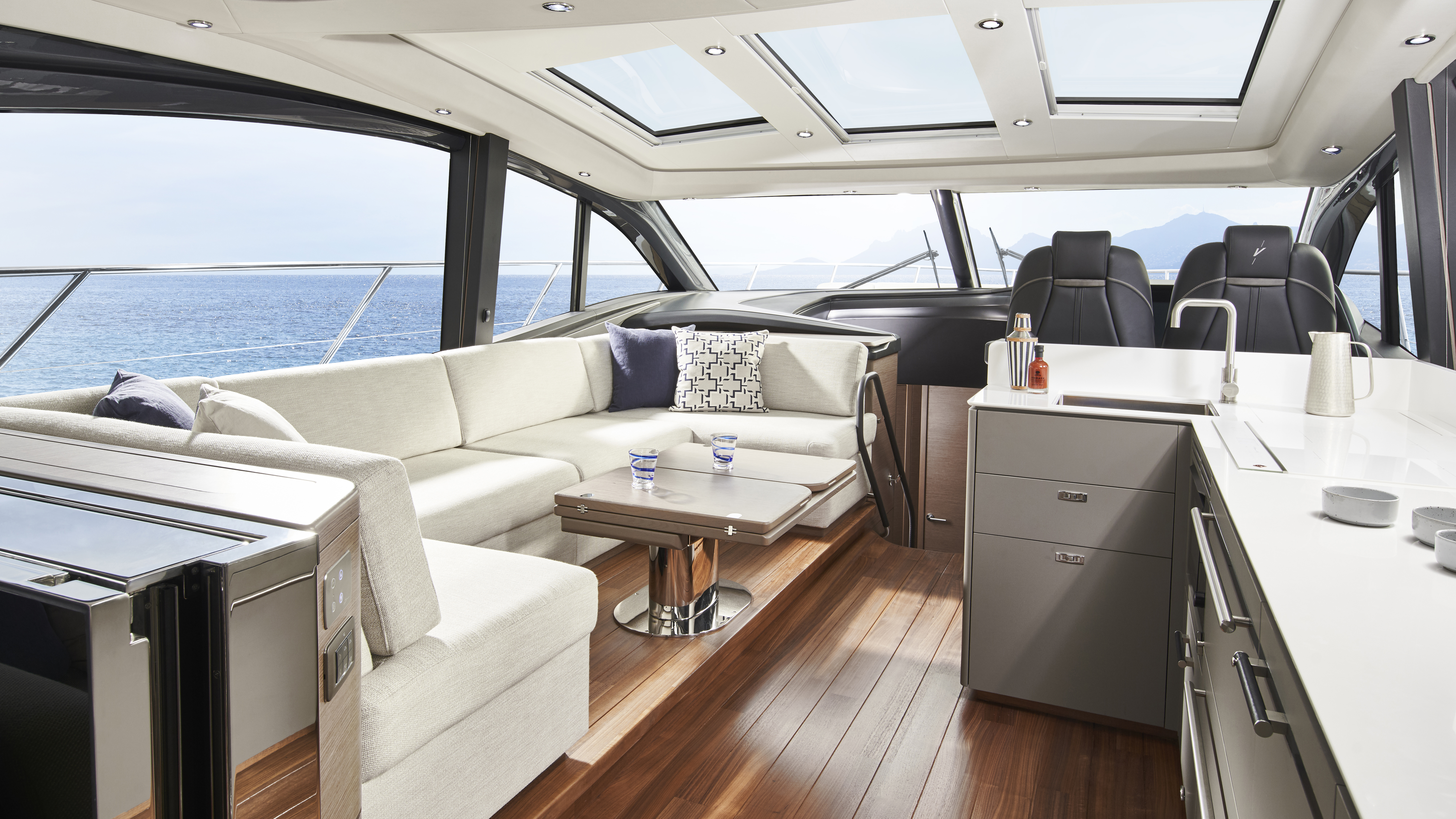 V55 Saloon Seating Area Coffee Table