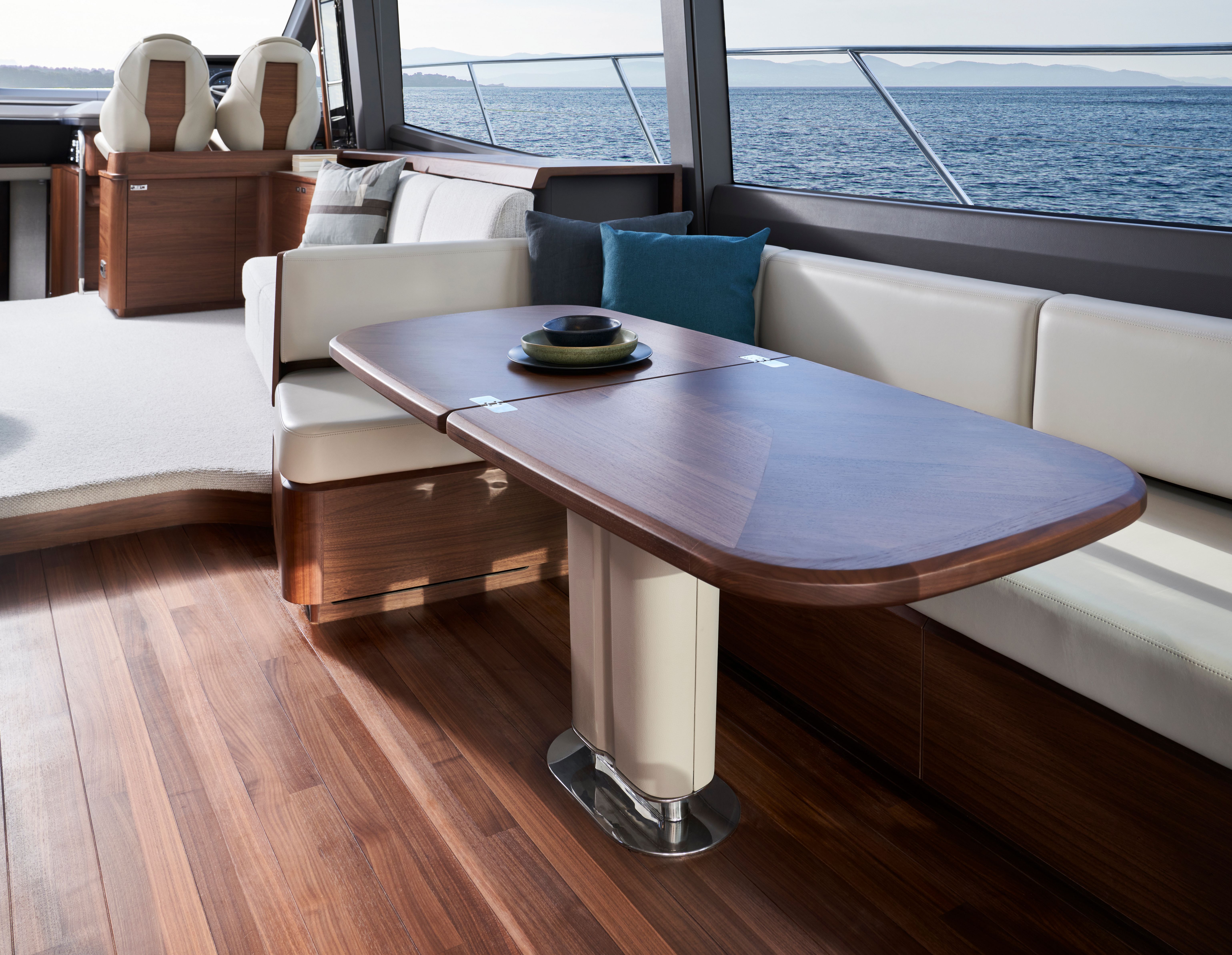 F65 Dinette 1 2022