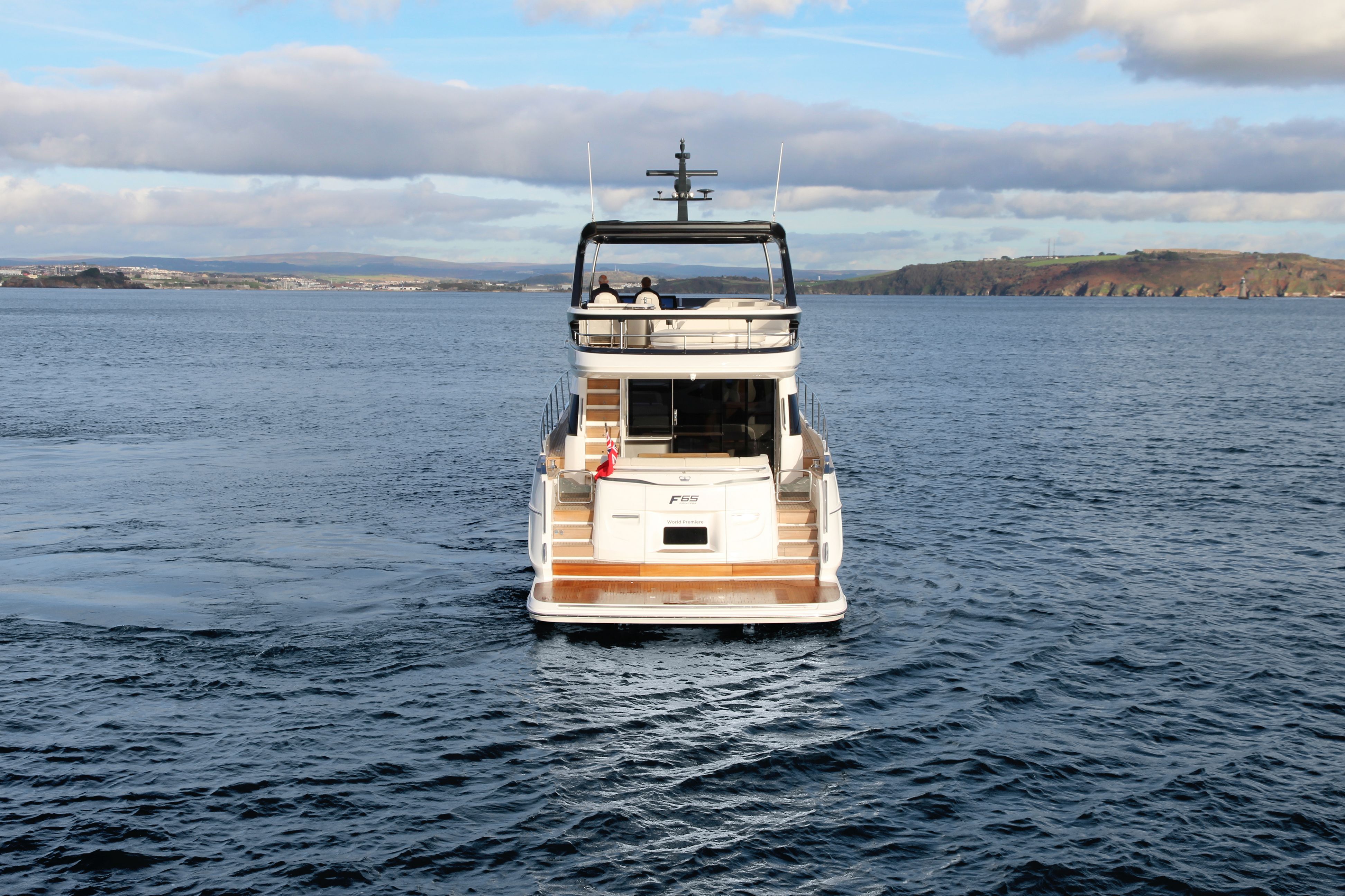 F65 Exterior White Hull 5