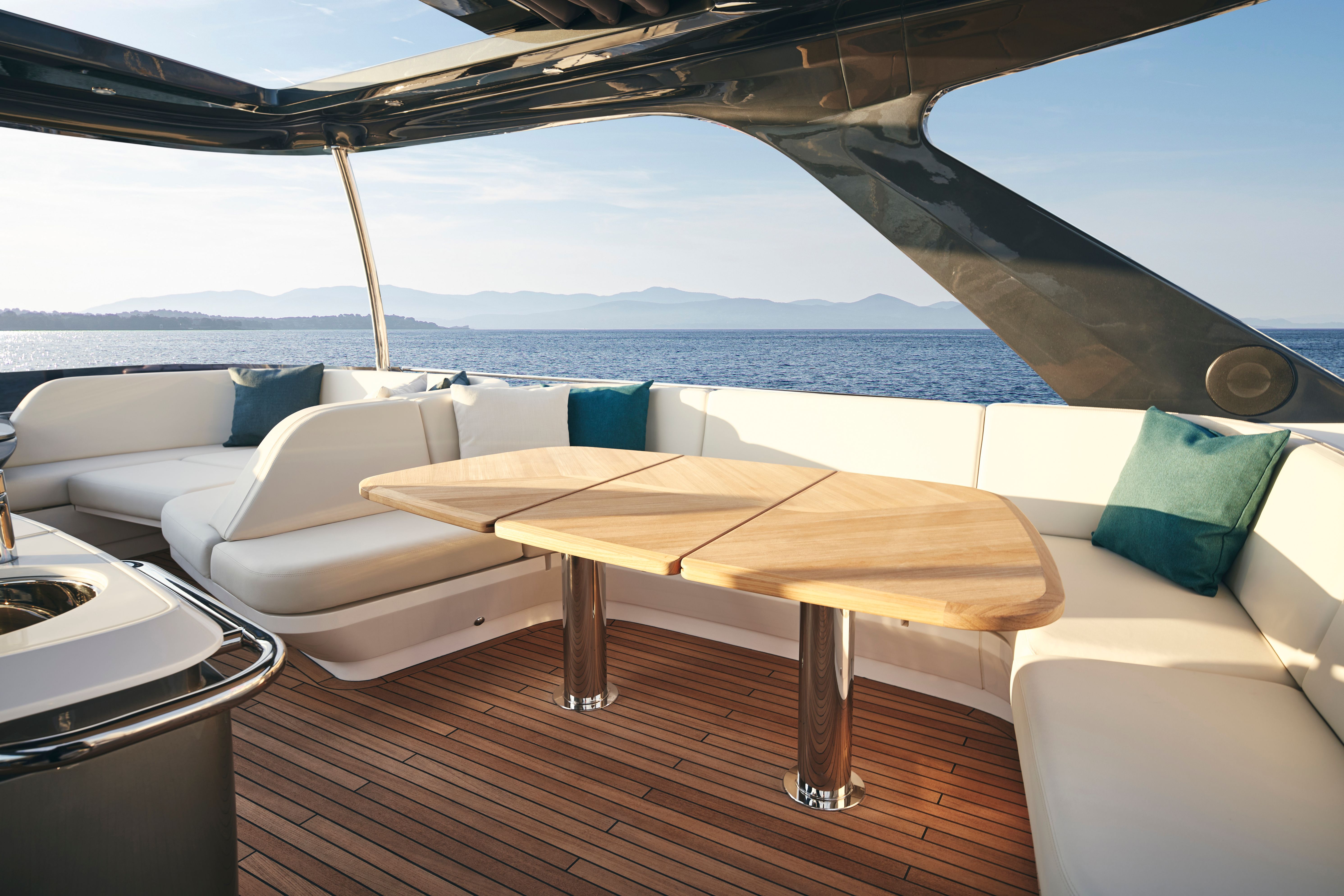 F65 Flybridge Detail 2 2022