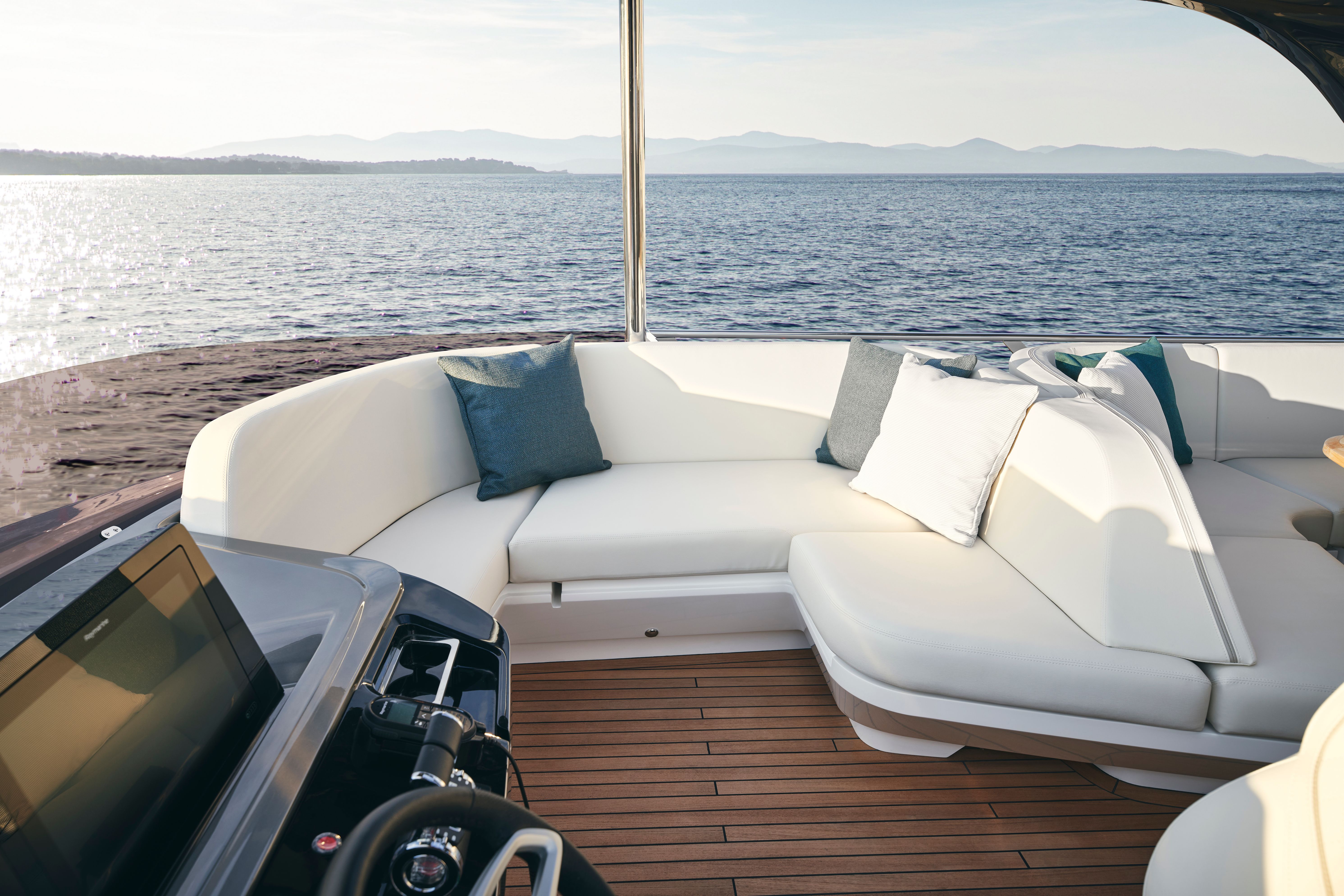 F65 Flybridge Detail 4 2022