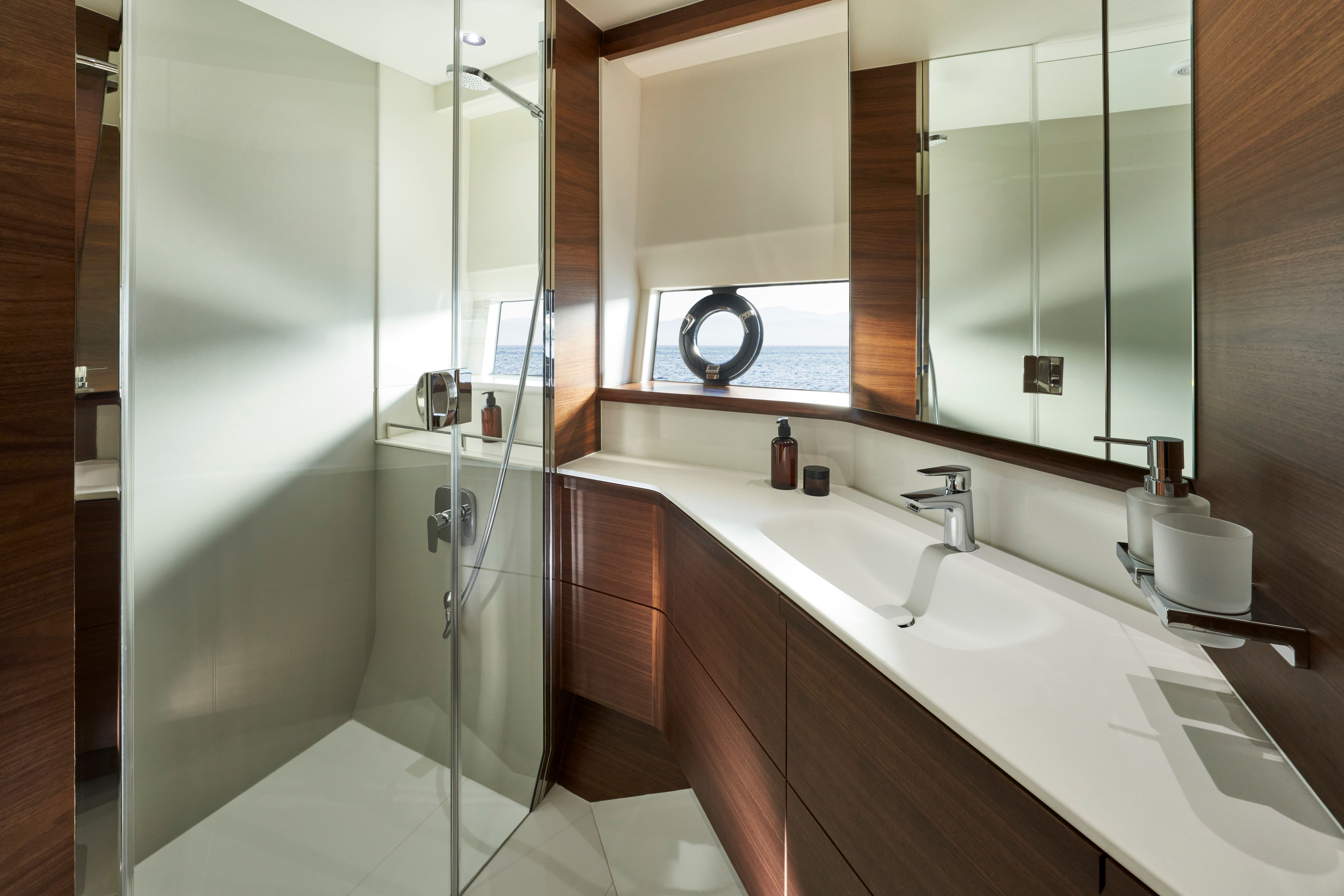 F65 Forward Cabin Bathroom 2022