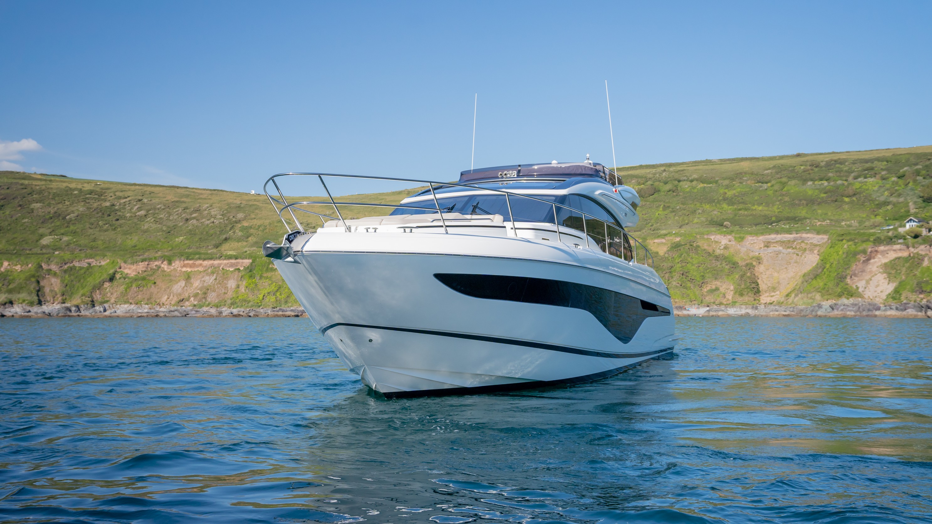S62 Exterior White Hull 18
