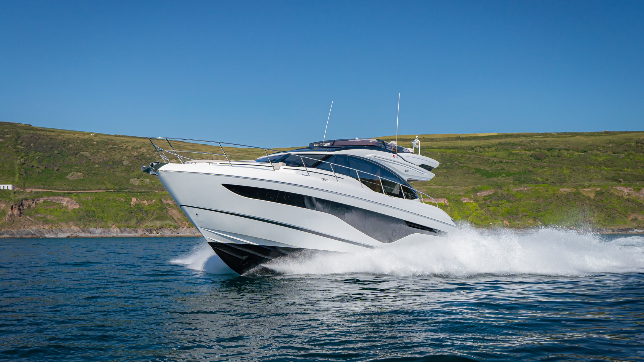 S62 Exterior White Hull 15