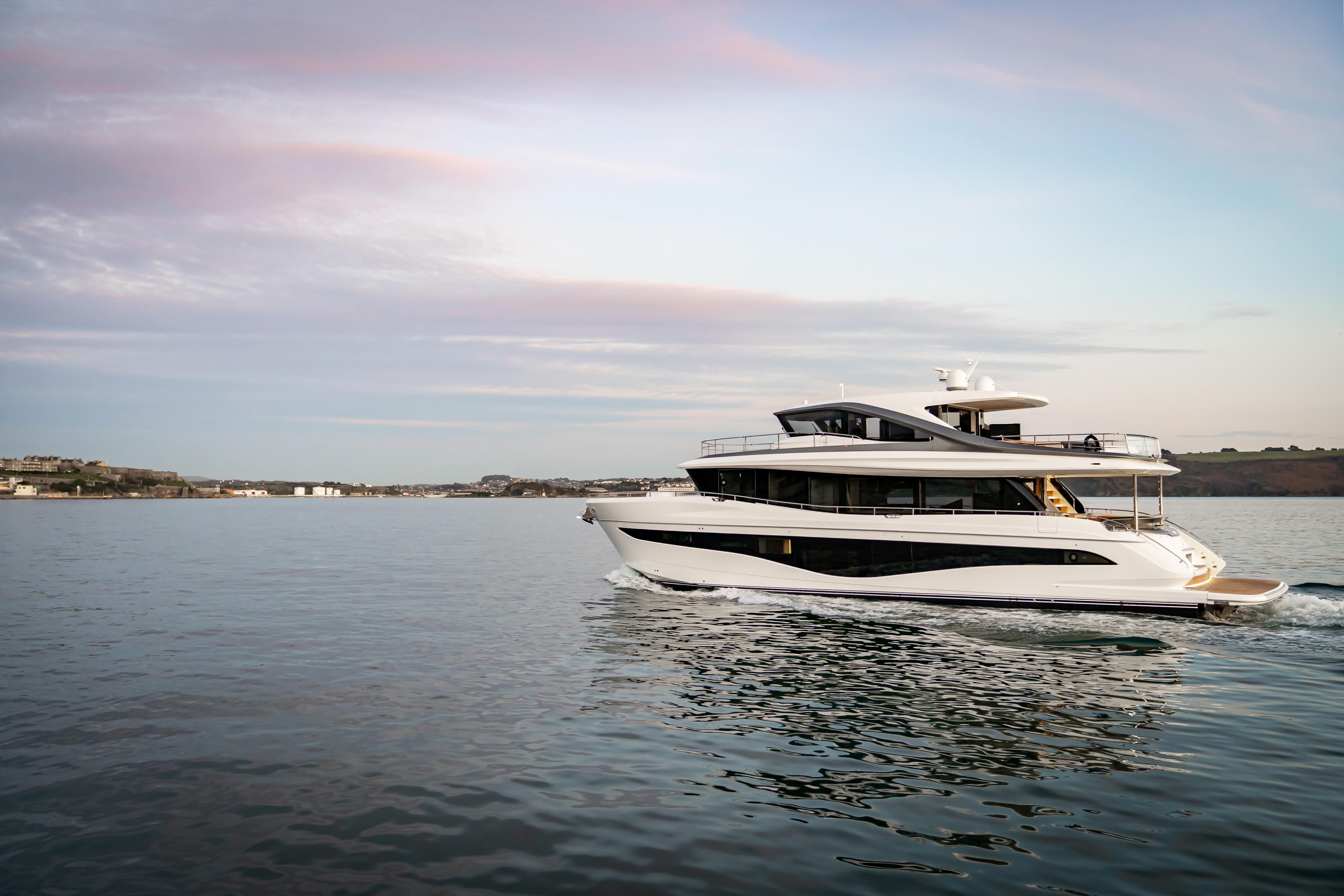 X80 Exterior White Hull 3