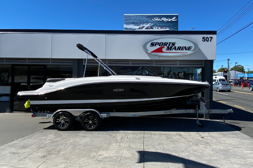 2023 Sea Ray SPX 210