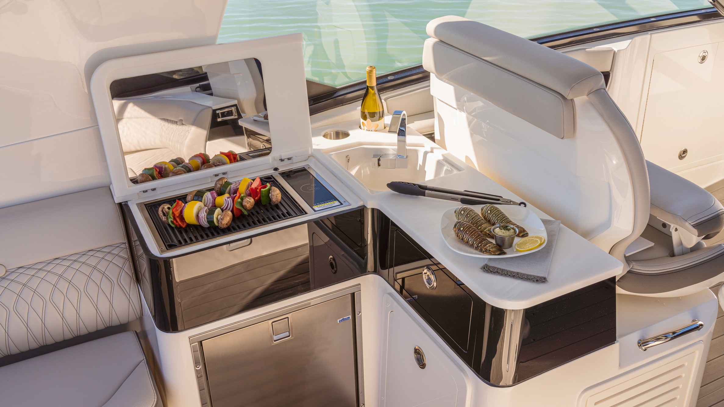 2021 Sundancer 370 Outboard Dao370 Cockpit Wet Bar Grill Refrigerator 05342
