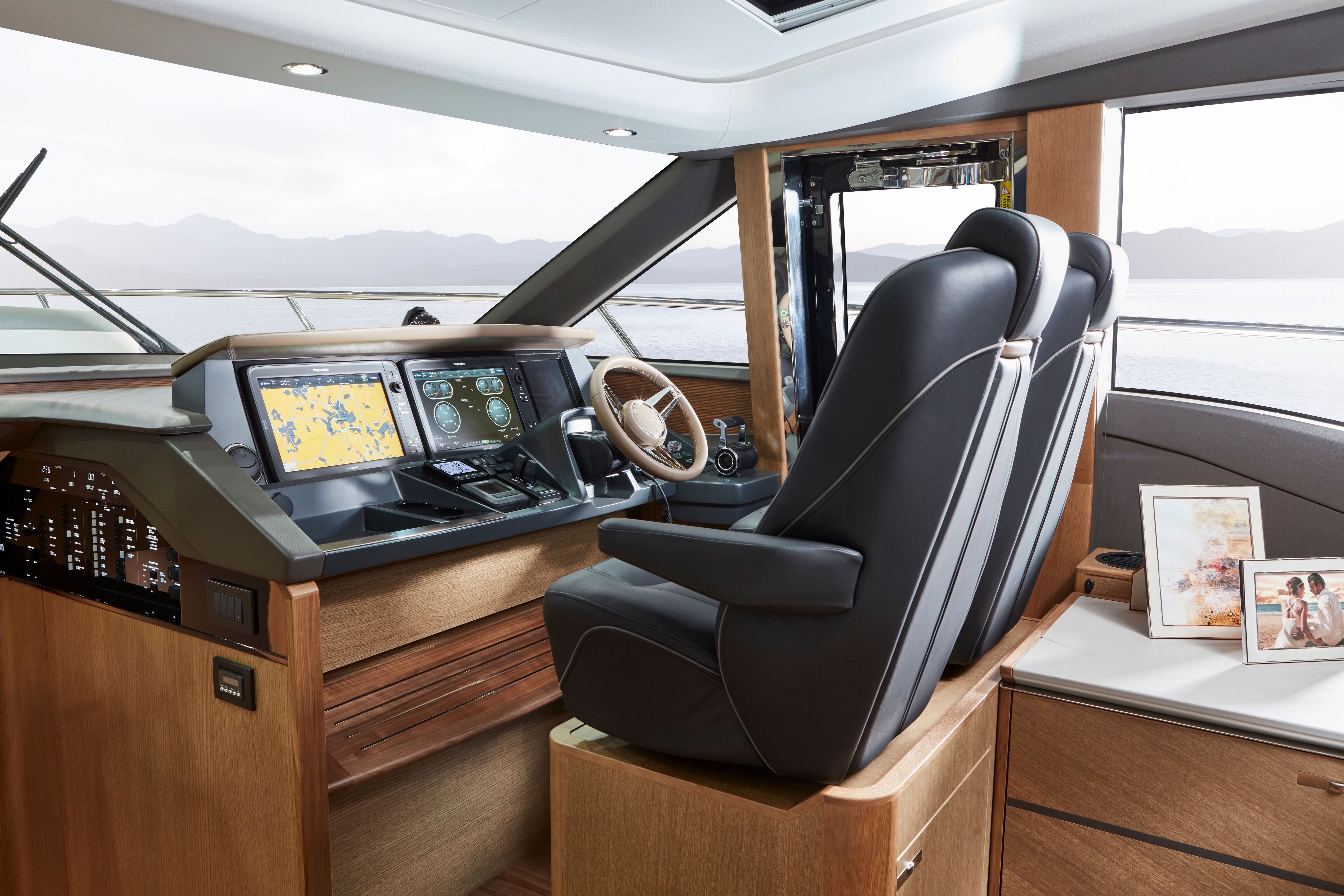 V65 Interior Helm