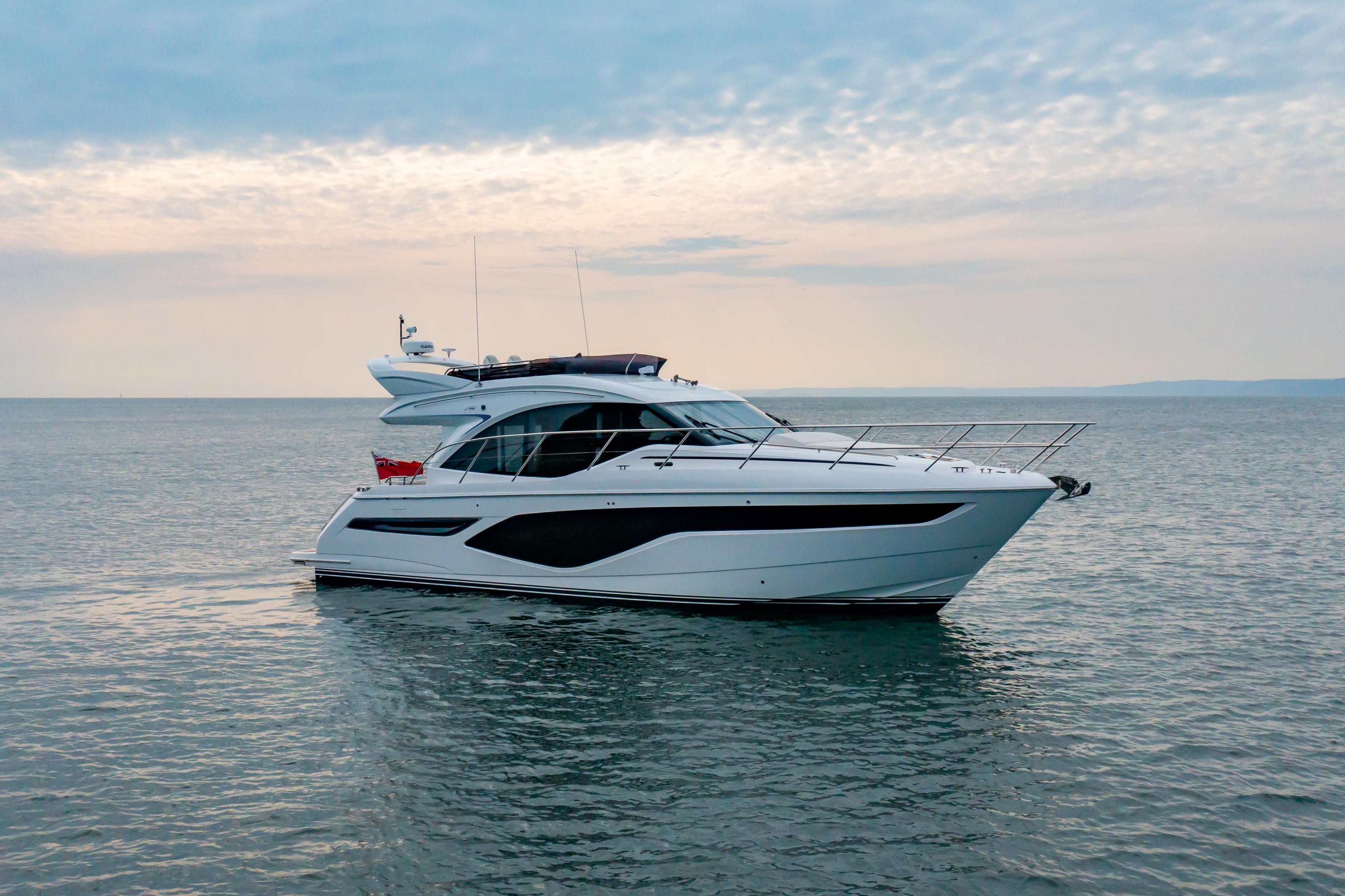F50 Exterior White Hull 06 2022