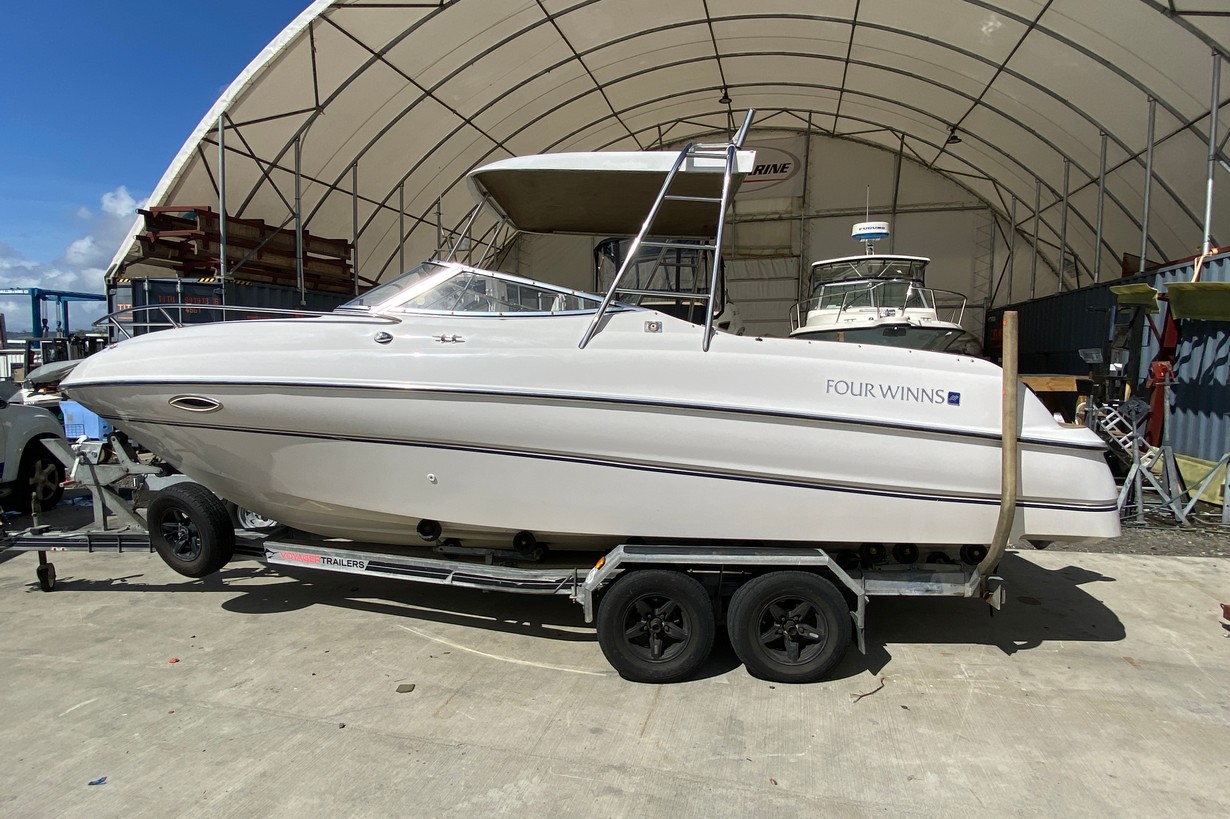 2002 Four Winns 225 Sundowner