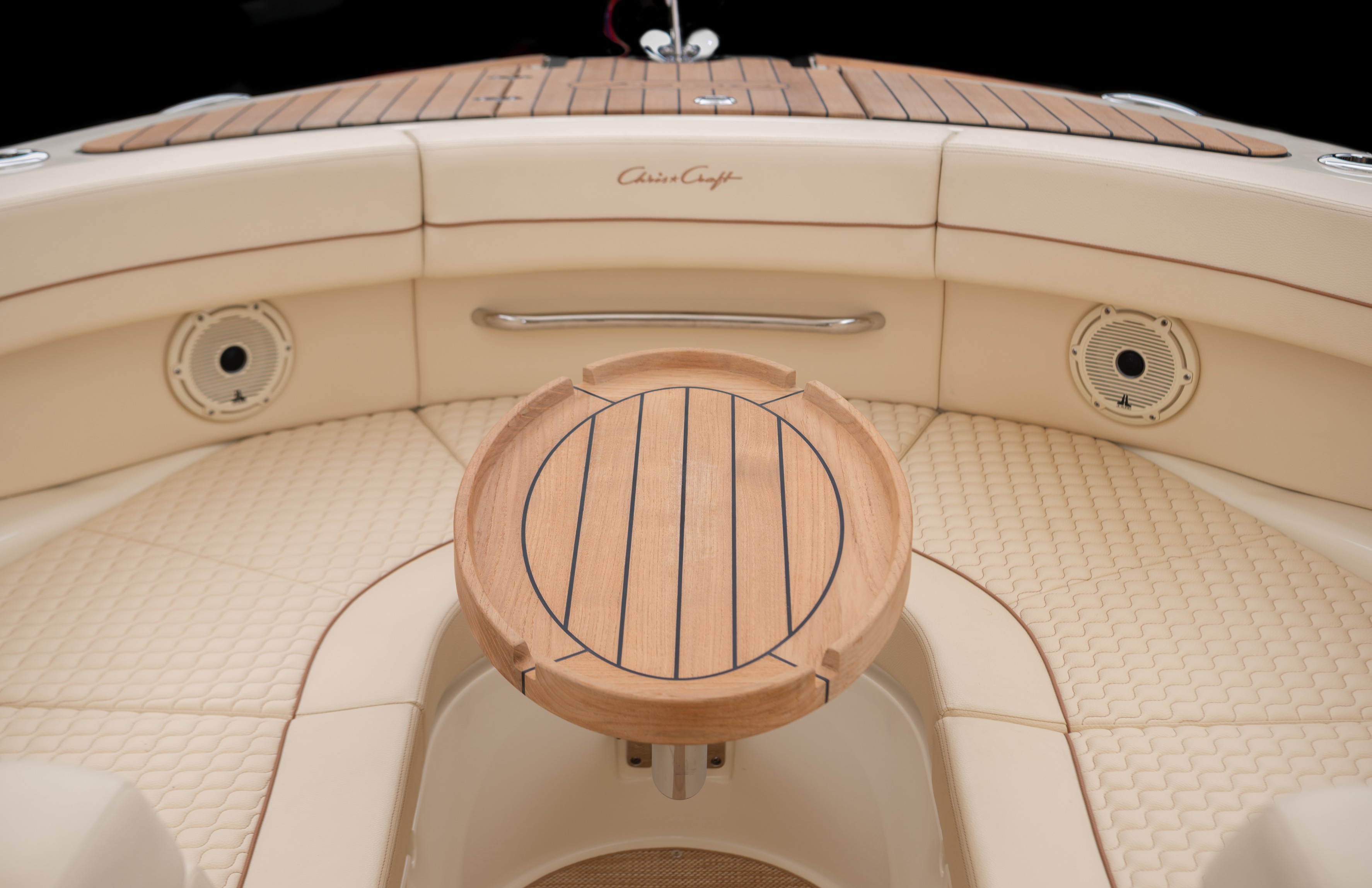 Chris Craft Launch 31 Gt Bow Table Lights Off