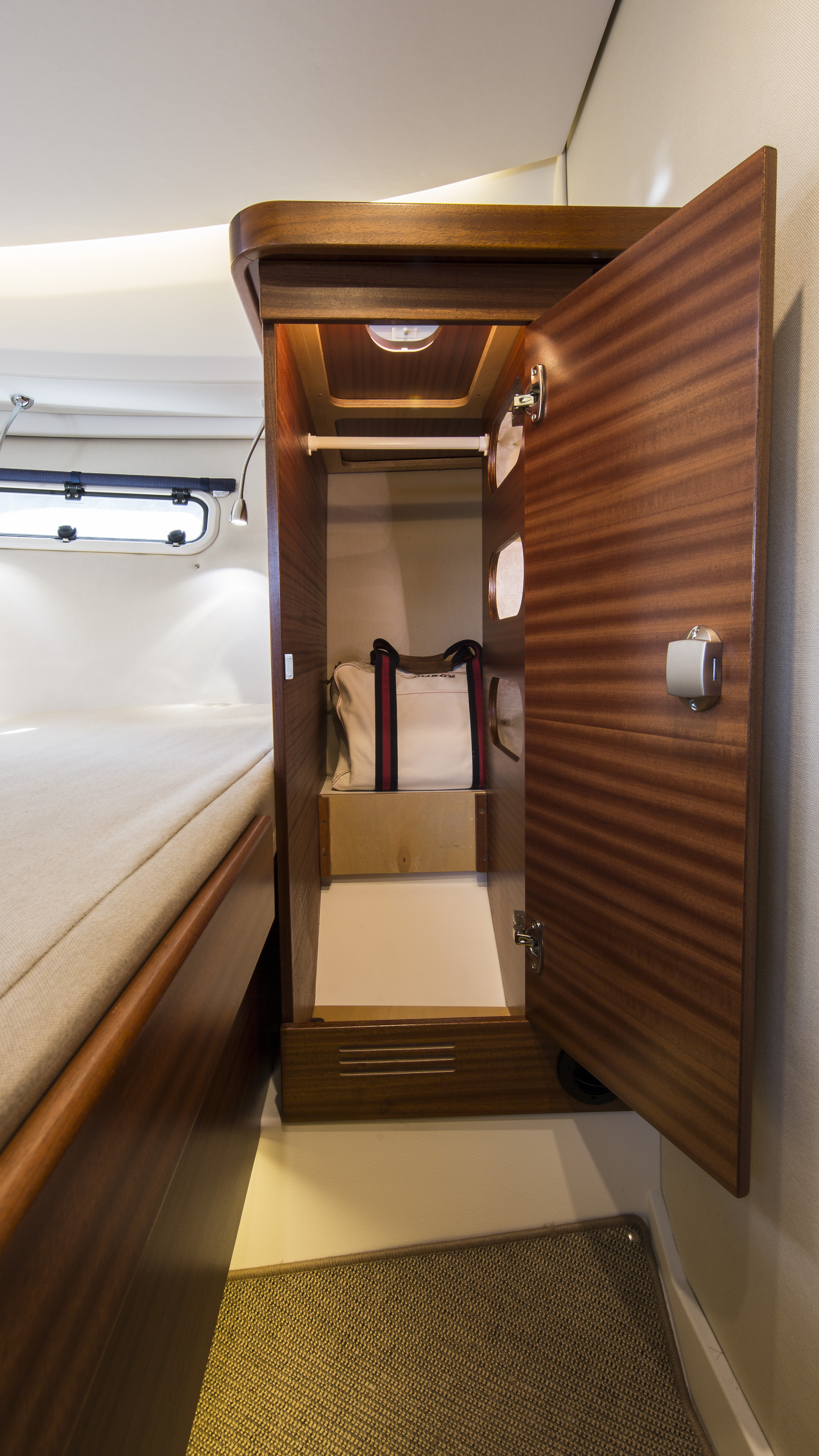 Nimbus 305 Coupe Interior 4663