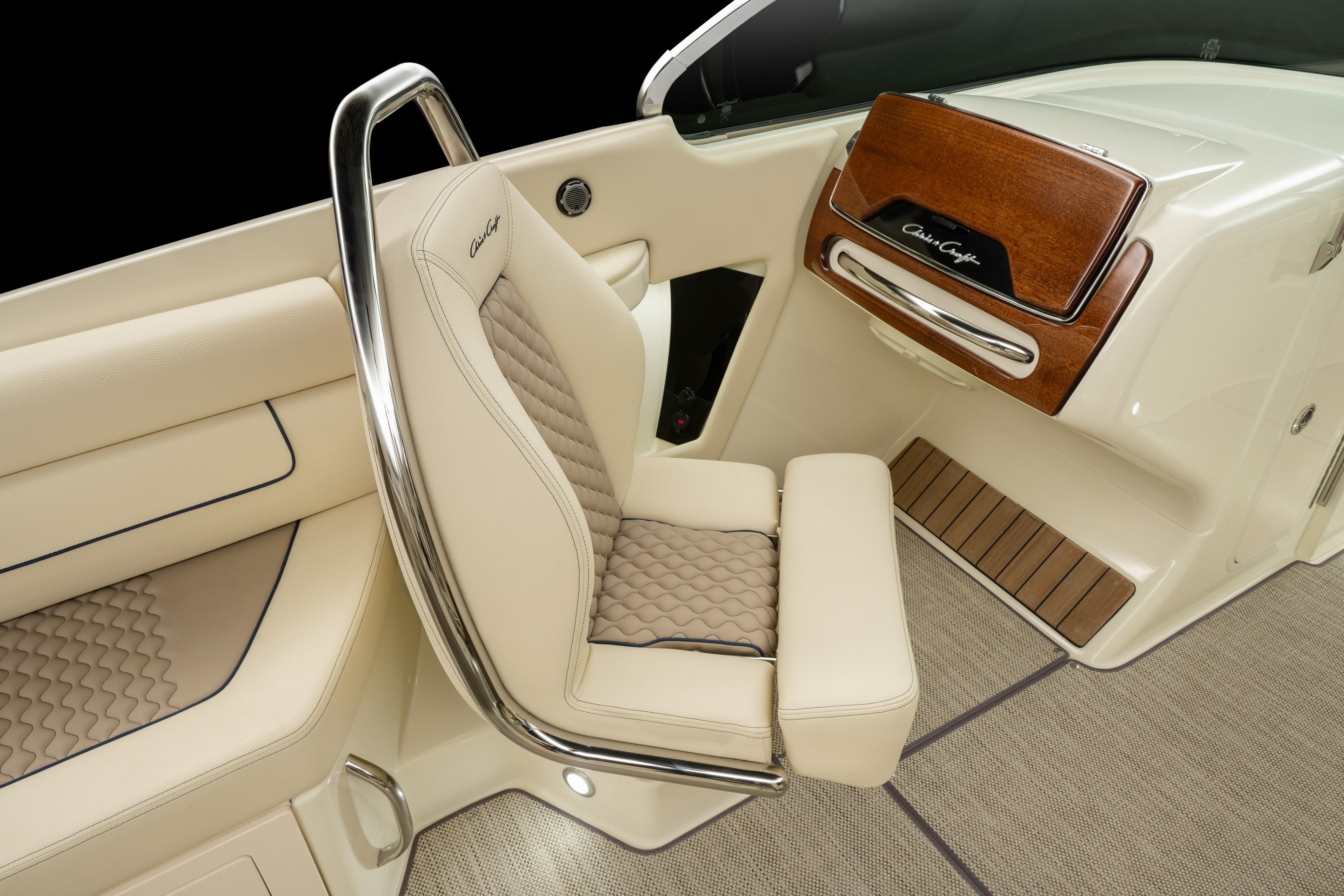 Chris Craft Launch 25 Gt Passenger Seating Area Lights On