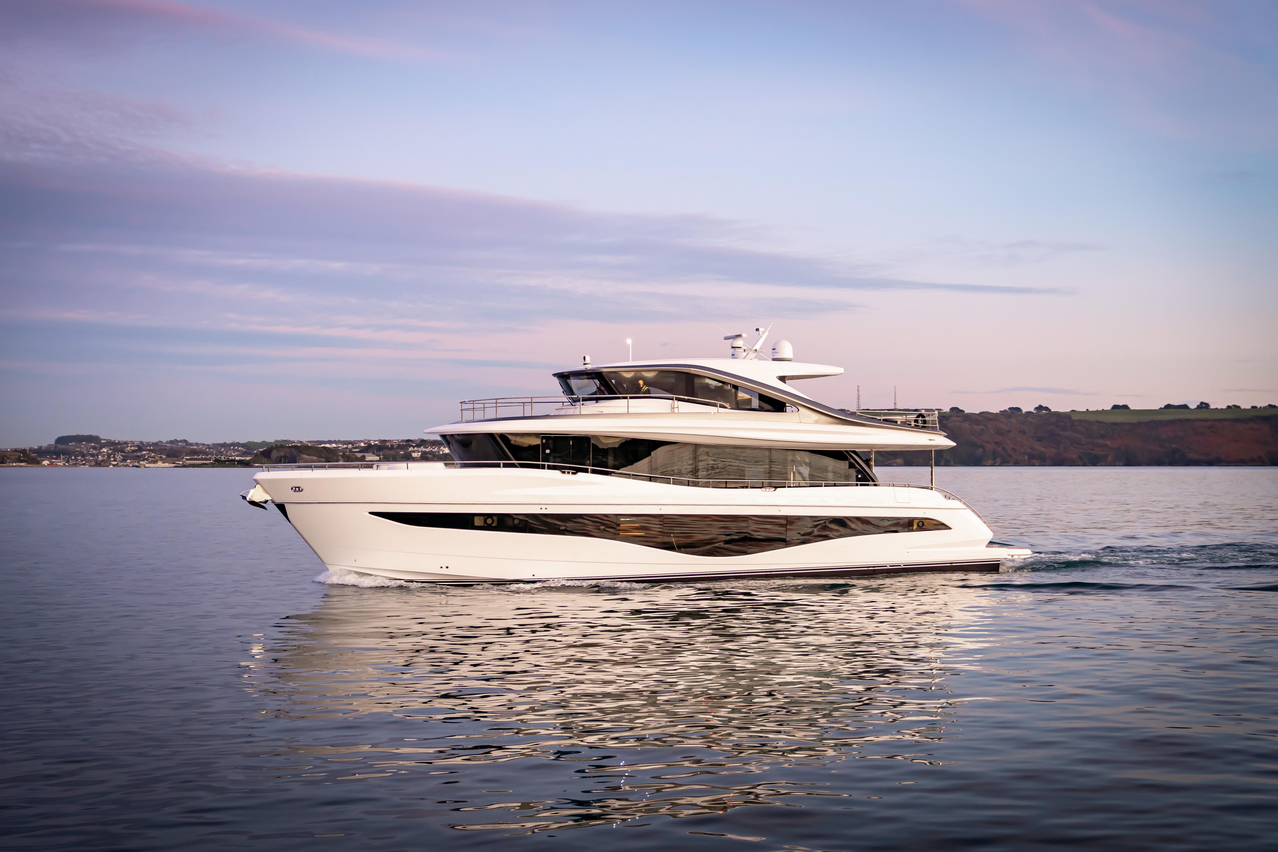 X80 Exterior White Hull 1
