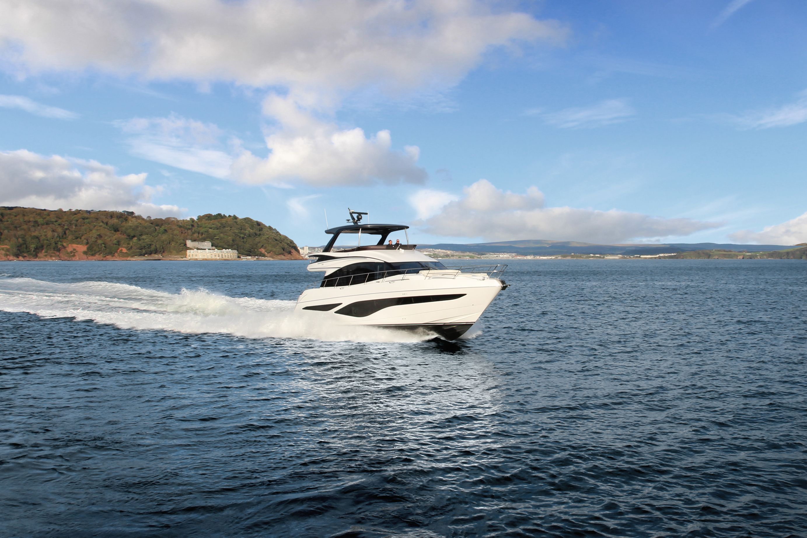 F65 Exterior White Hull 1