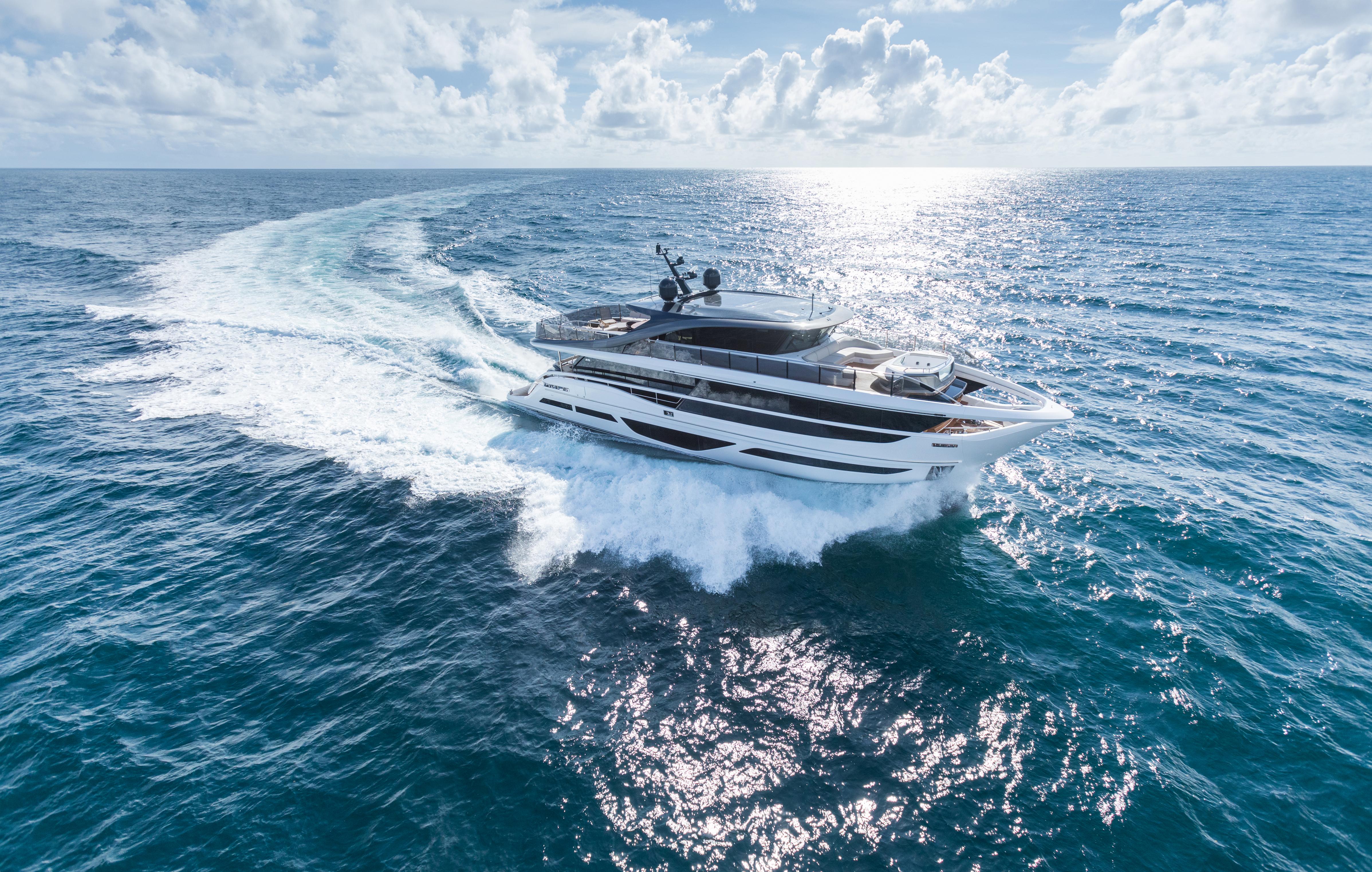 X95 Slot 5 Exterior White Hull 3