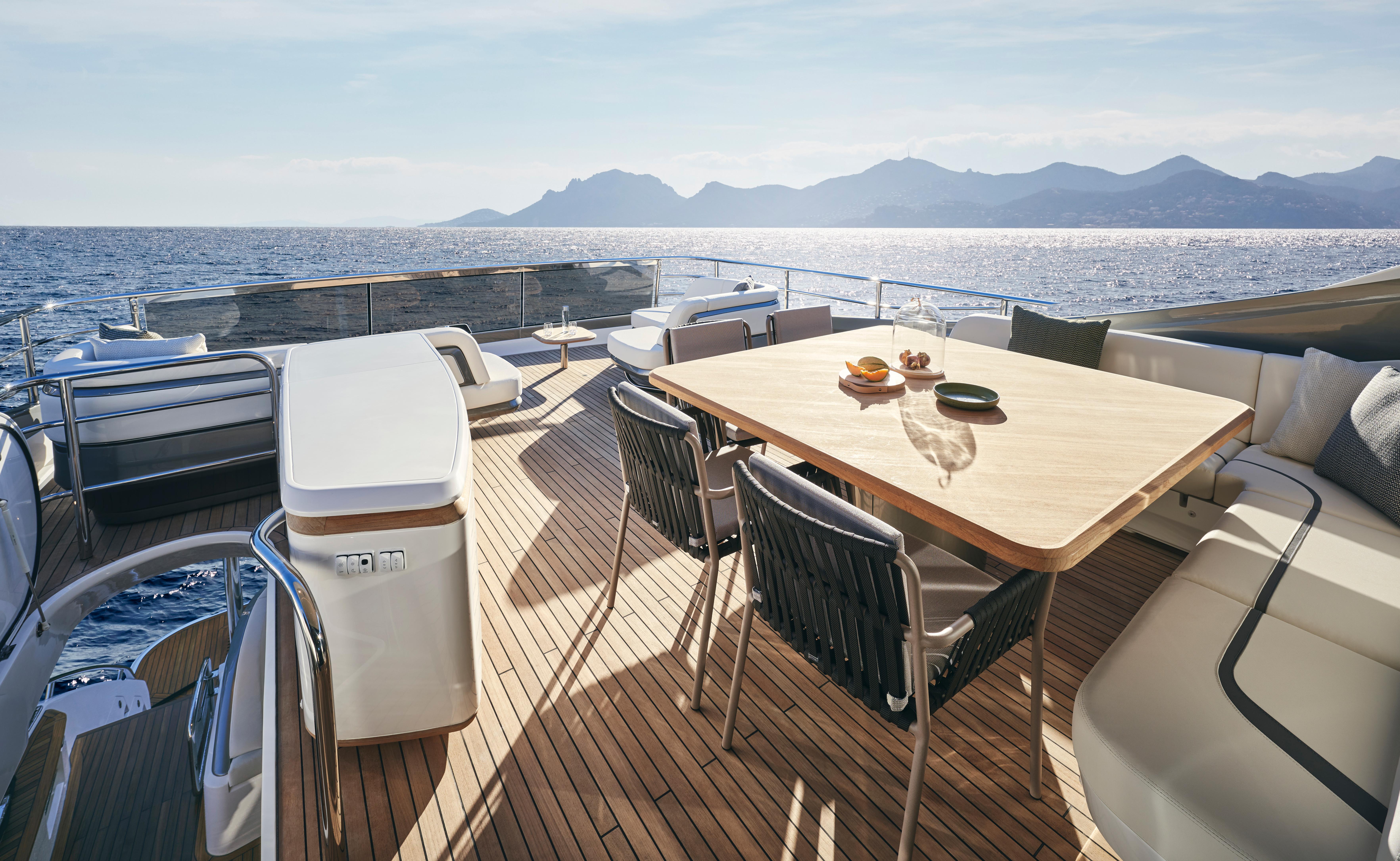 X80 Exterior Upper Deck Aft