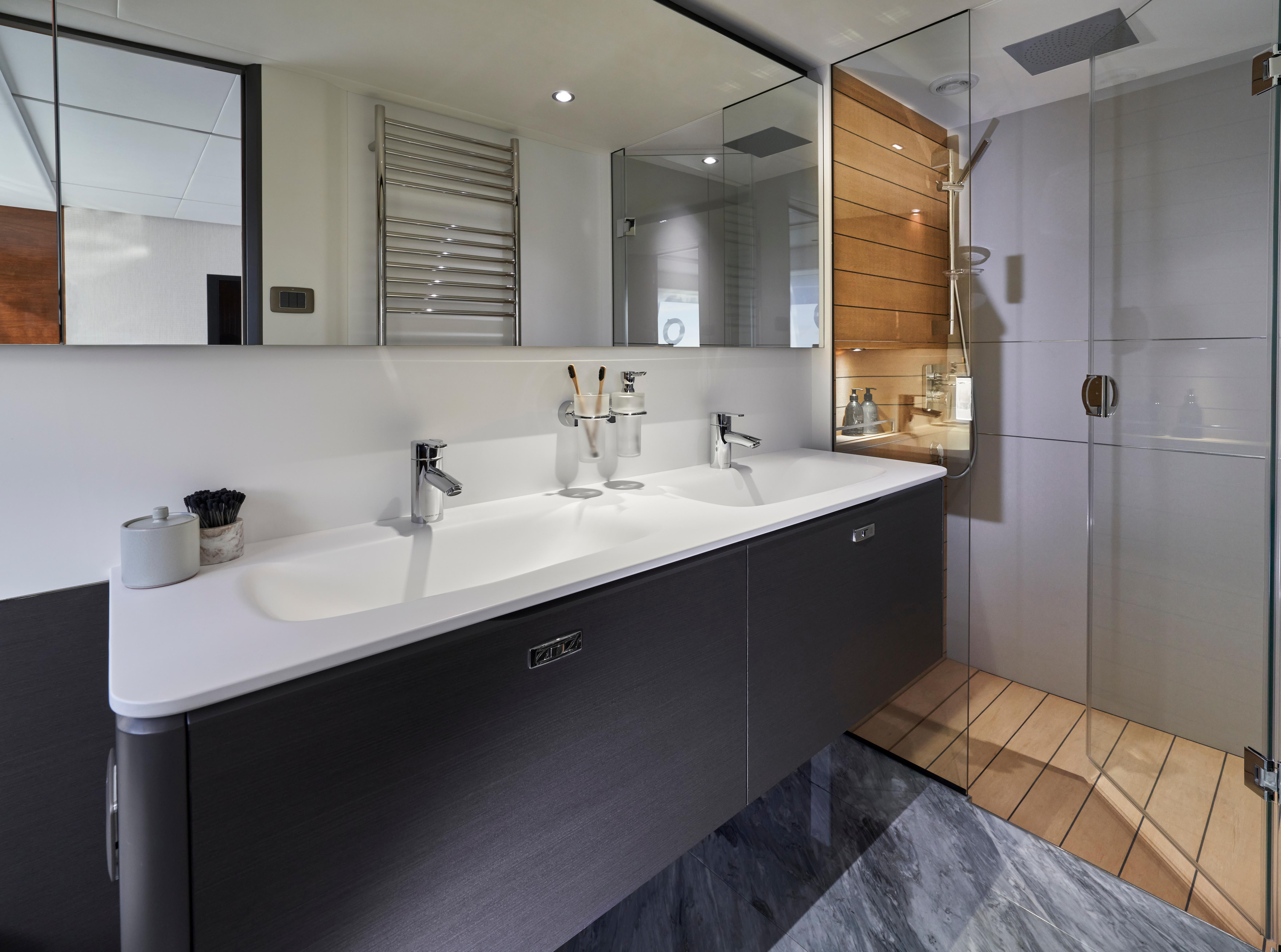 X80 Interior Aft Stateroom Bathroom