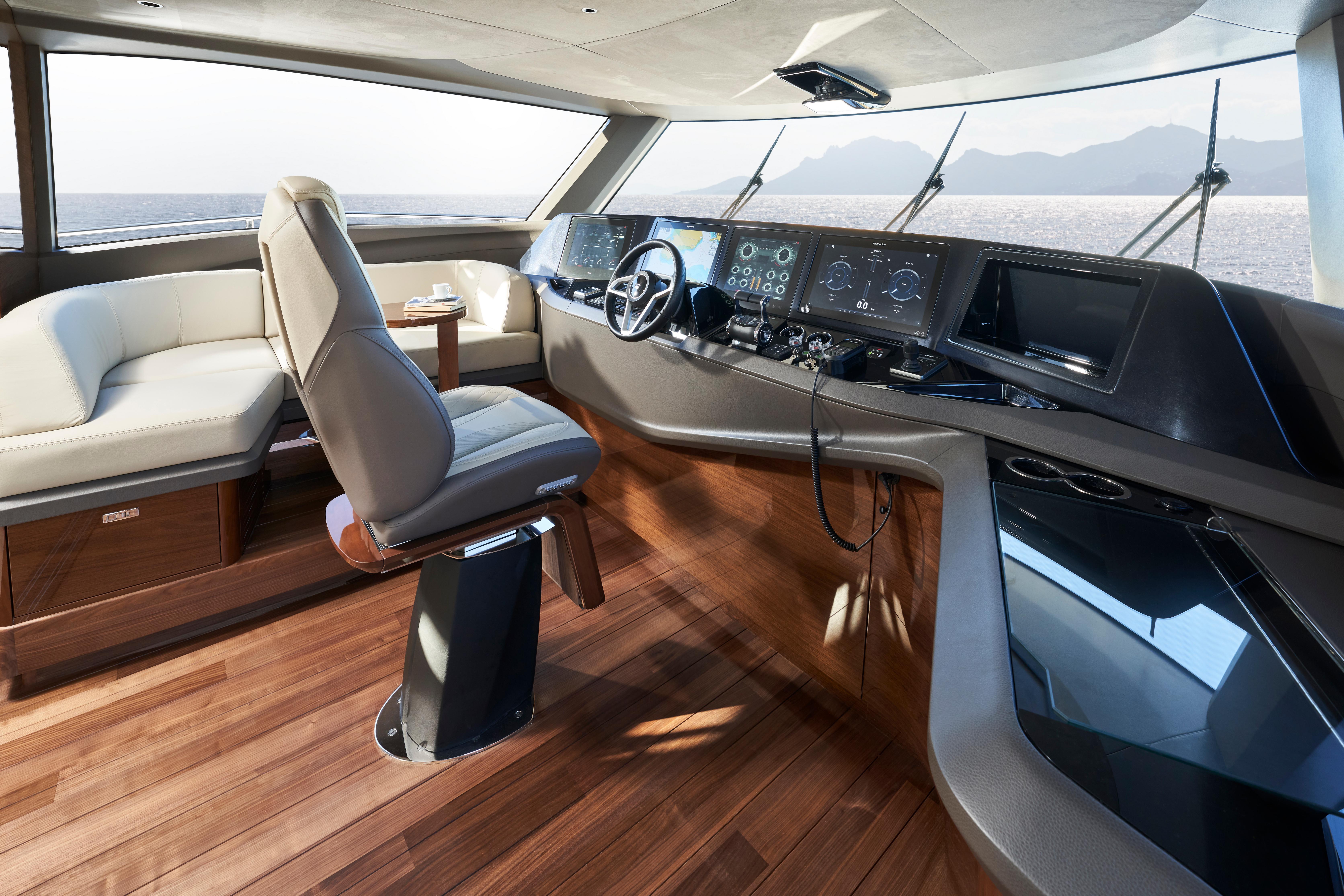X80 Interior Helm