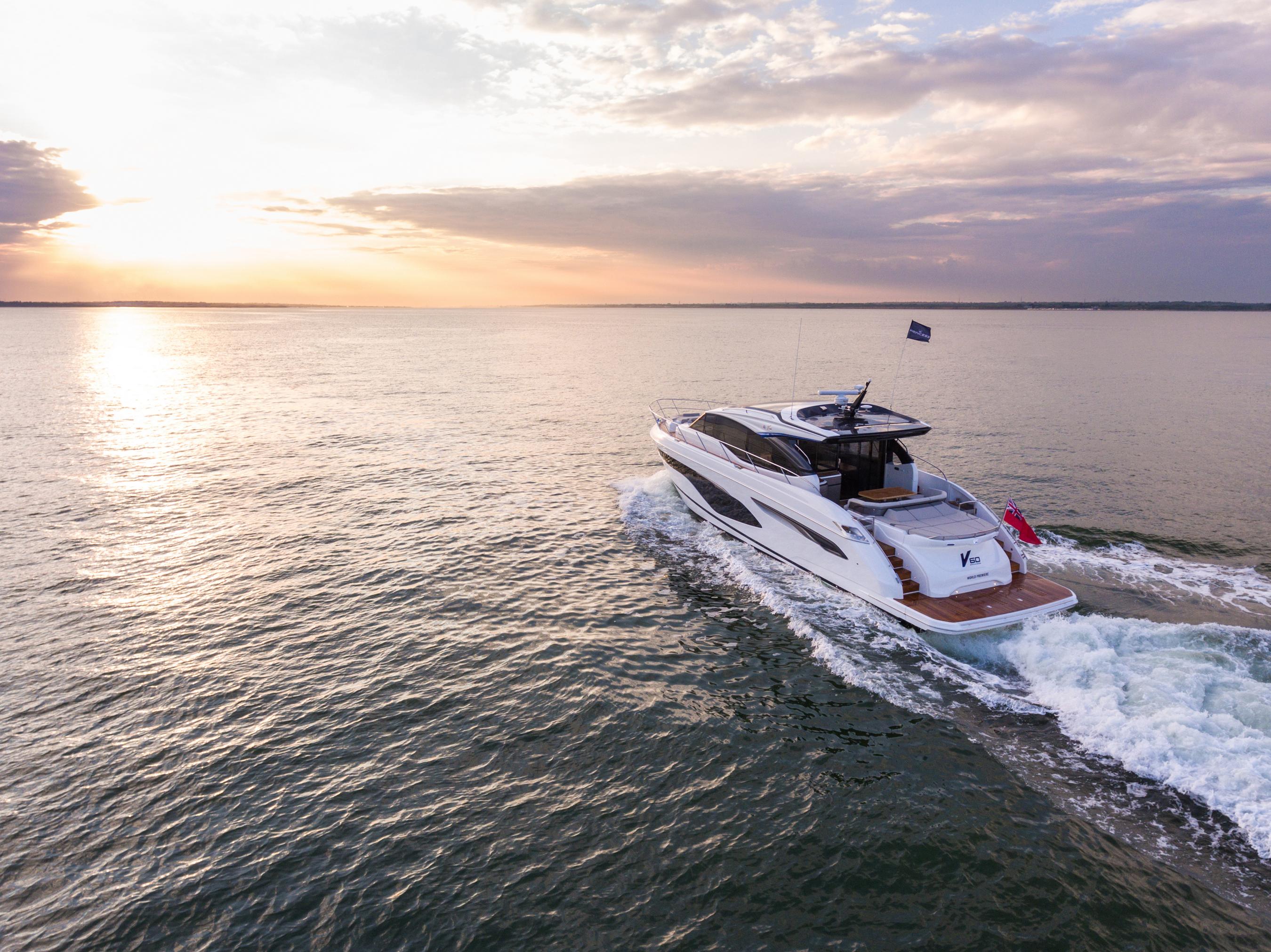 V60 Exterior White Hull 5