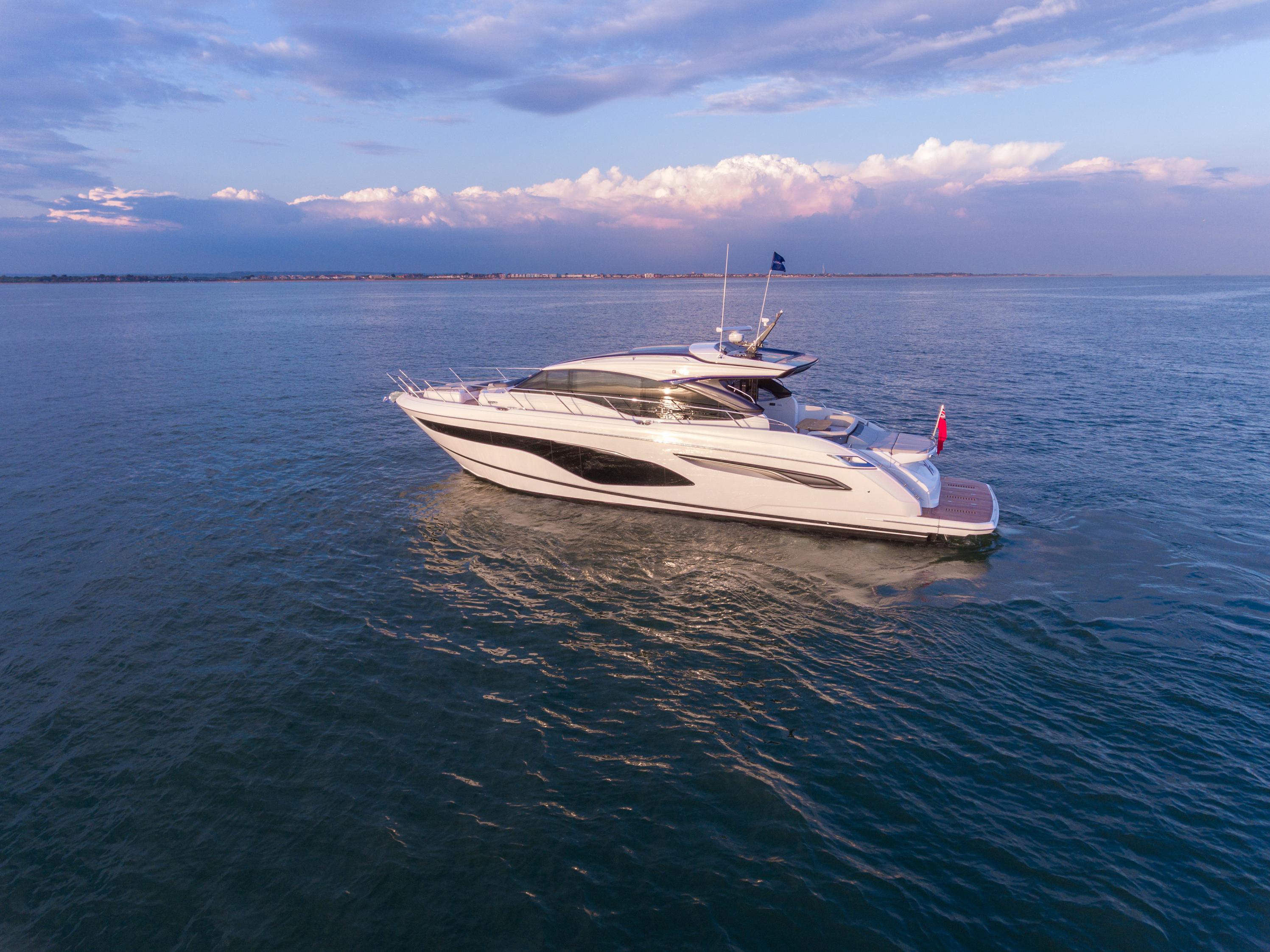 V60 Exterior White Hull 12