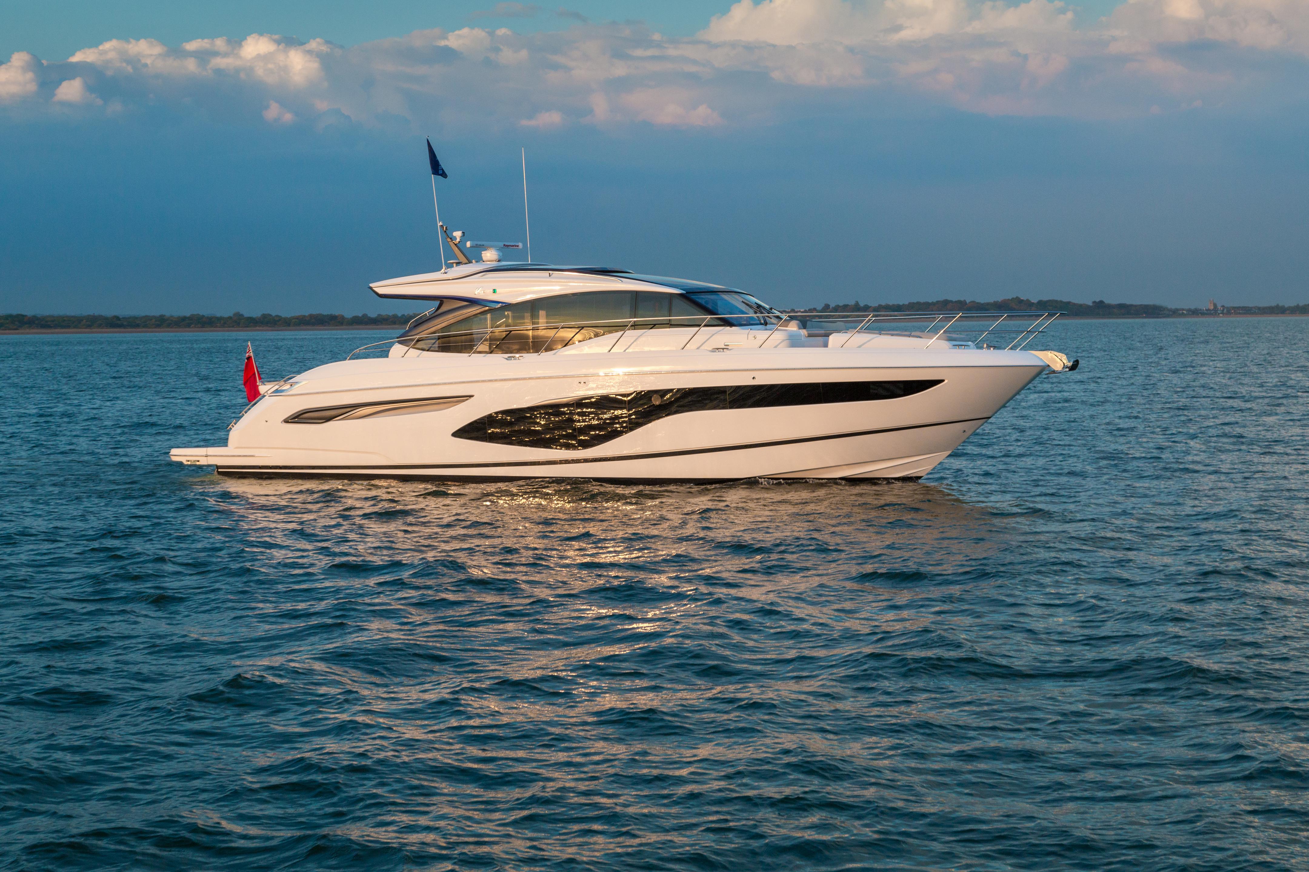 V60 Exterior White Hull 15
