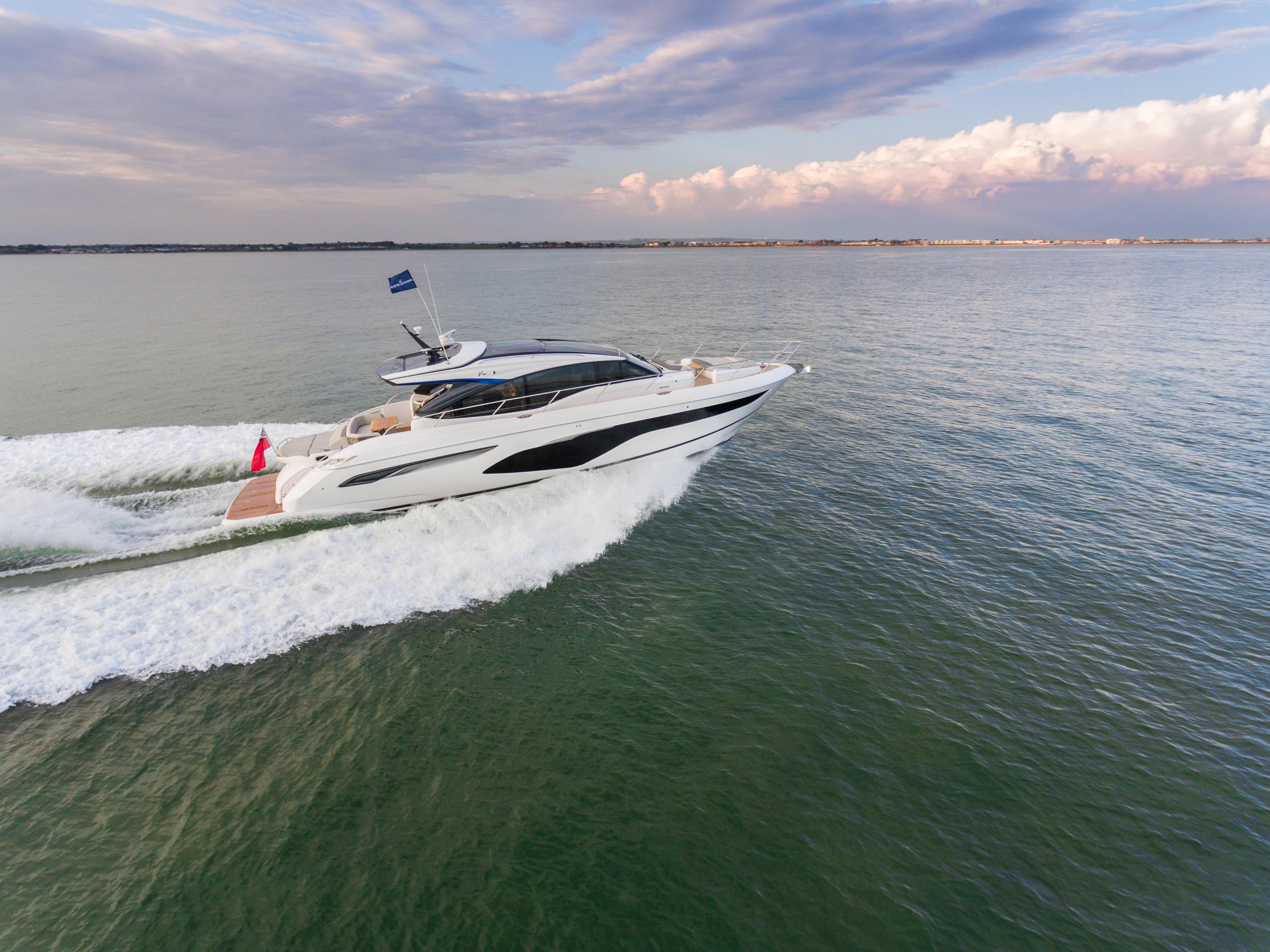 V60 Exterior White Hull 4