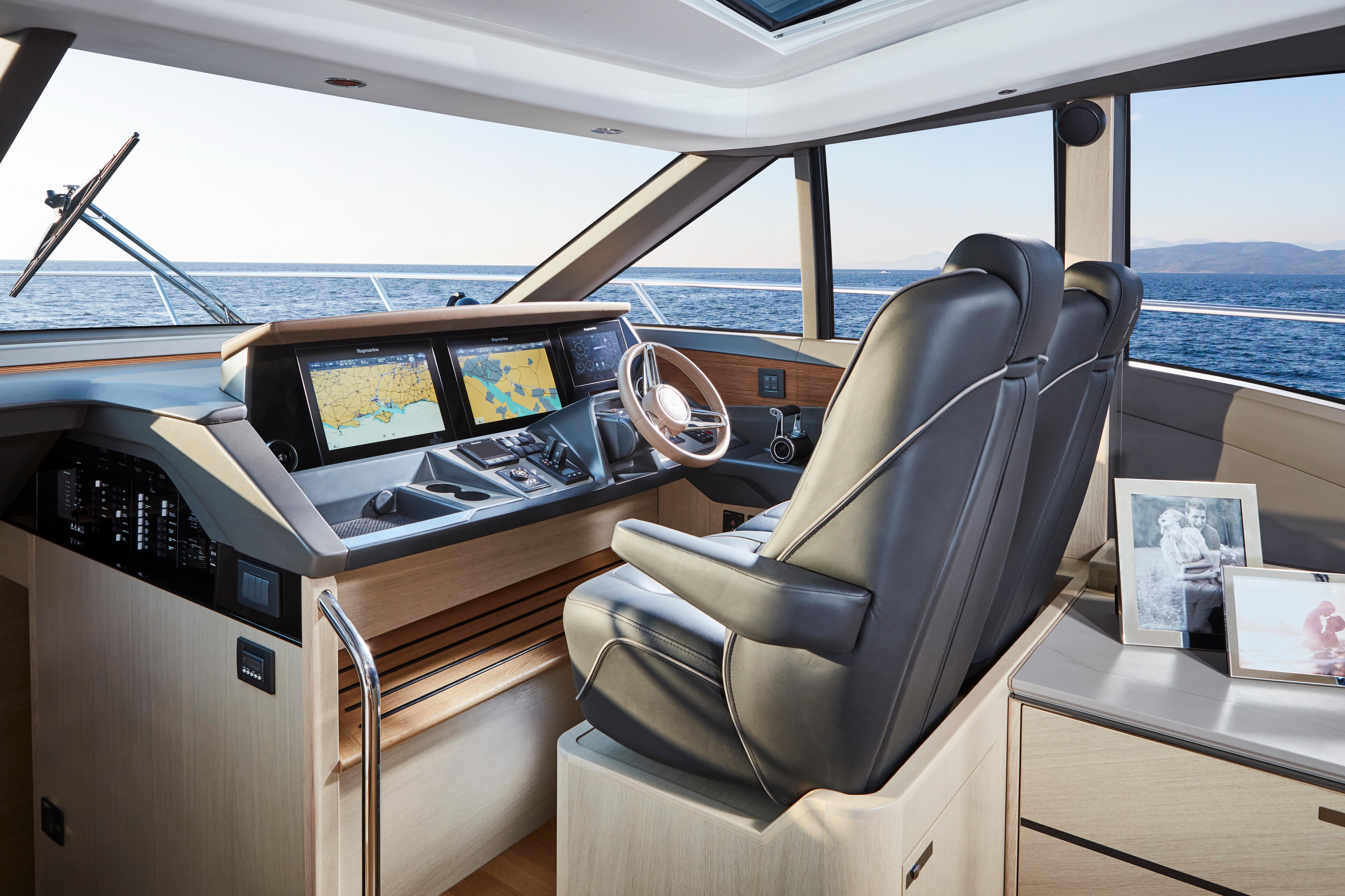 V60 Interior Helm Alba Oak Satin