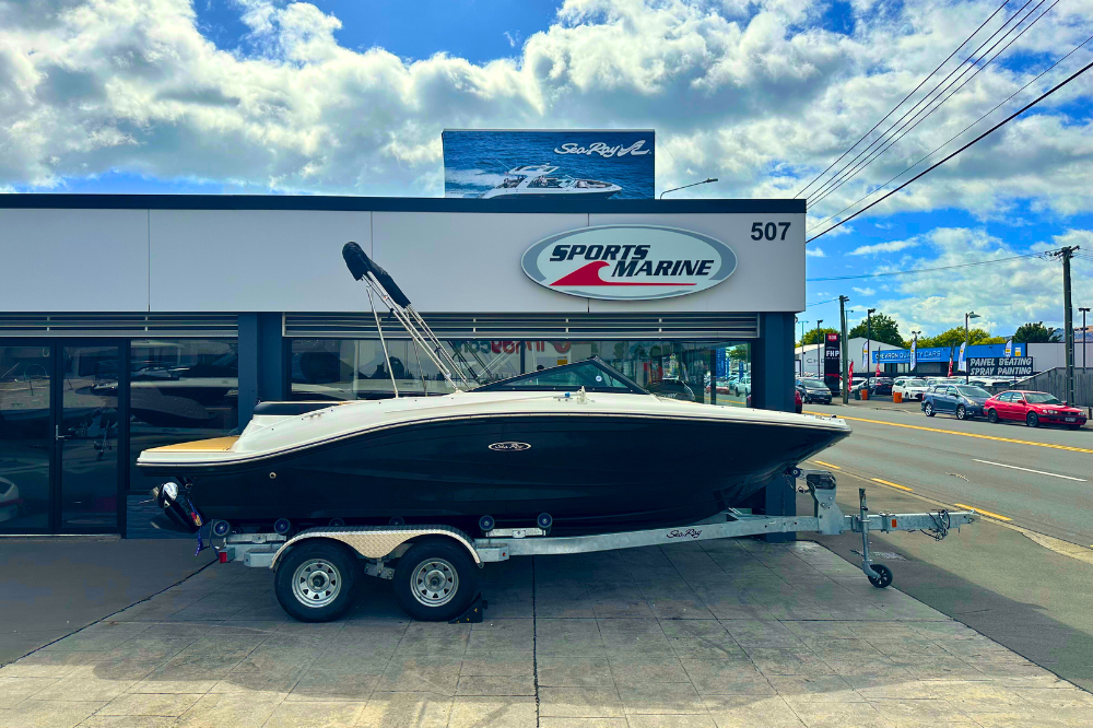 2022 Sea Ray 190 SPX