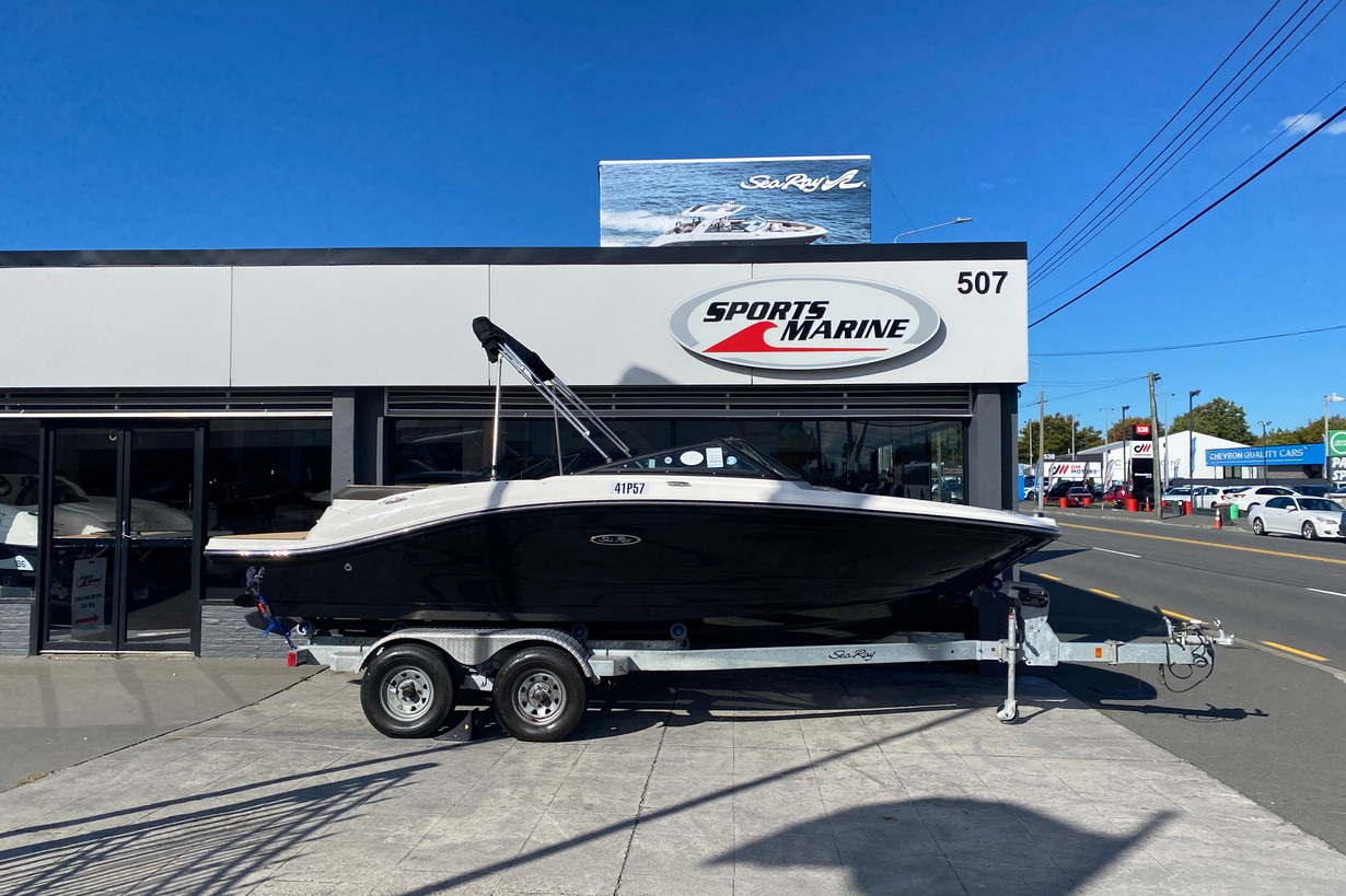 2019 Sea Ray SPX 190